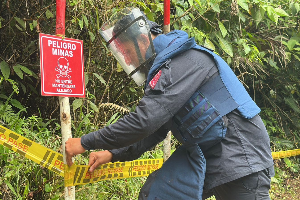 Entre el barro y las minas: un día con los soldados de desminado humanitario en Risaralda