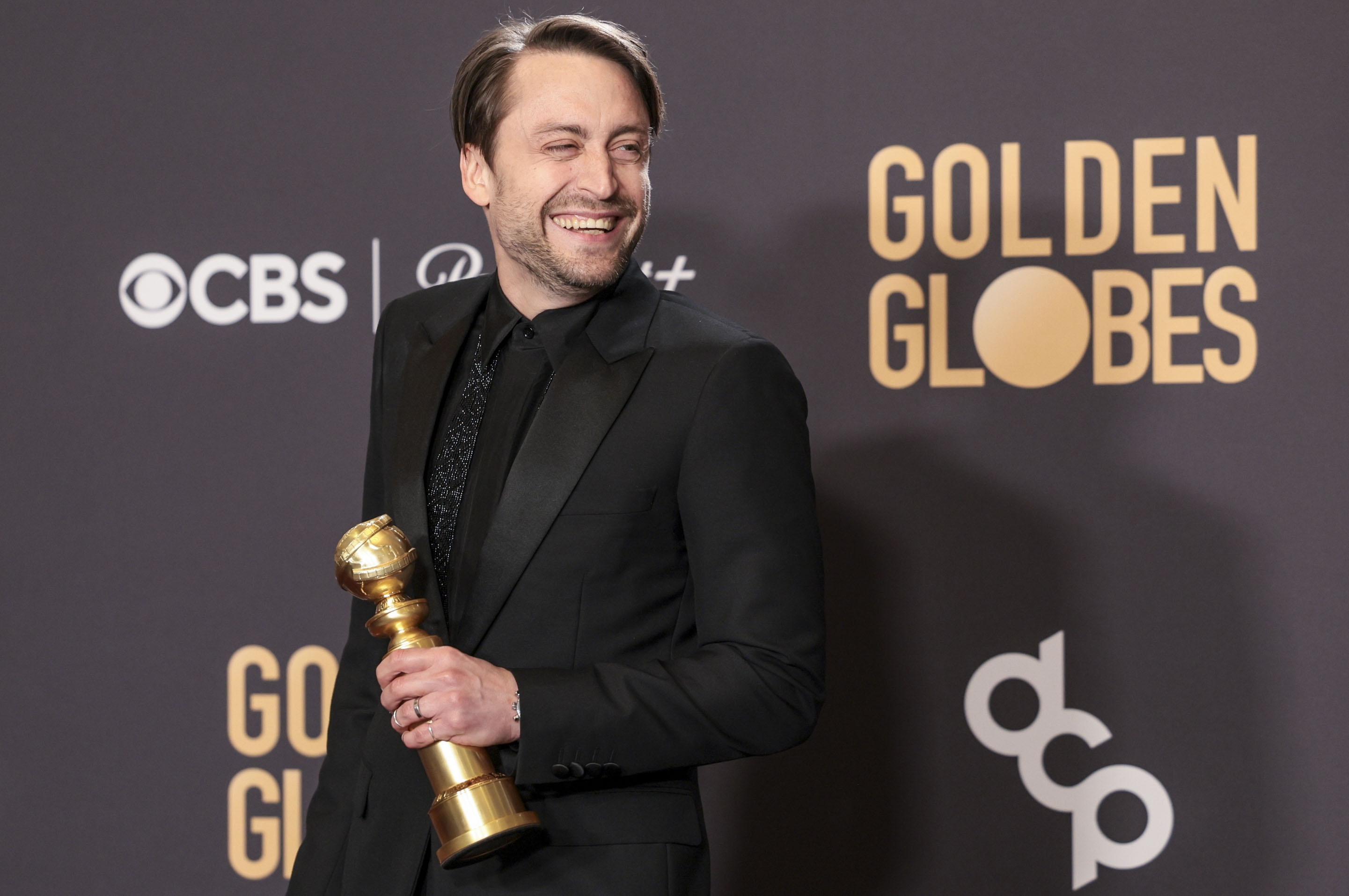 Beverly Hills (United States), 08/01/2024.- US actor Kieran Culkin poses with the Golden Globe for Best Performance by a Male Actor in a Television Series - Drama for 'Succession' in the press room during the 81st annual Golden Globe Awards ceremony at the Beverly Hilton Hotel in Beverly Hills, California, USA, 07 January 2024. Artists in various film and television categories are awarded Golden Globes by the Hollywood Foreign Press Association. EFE/EPA/ALLISON DINNER