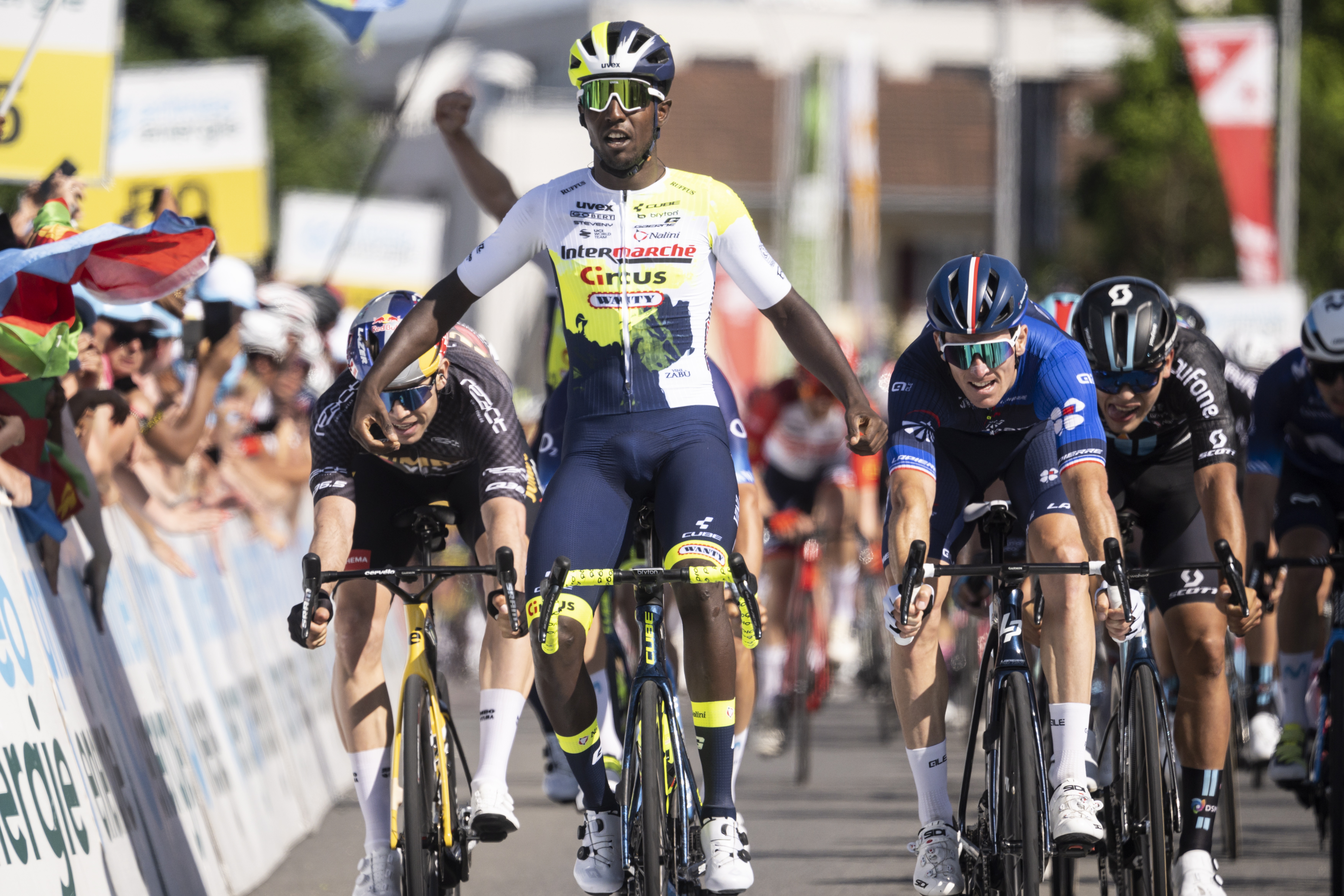 Biniam Girmay ganó la segunda etapa de la Vuelta a Suiza