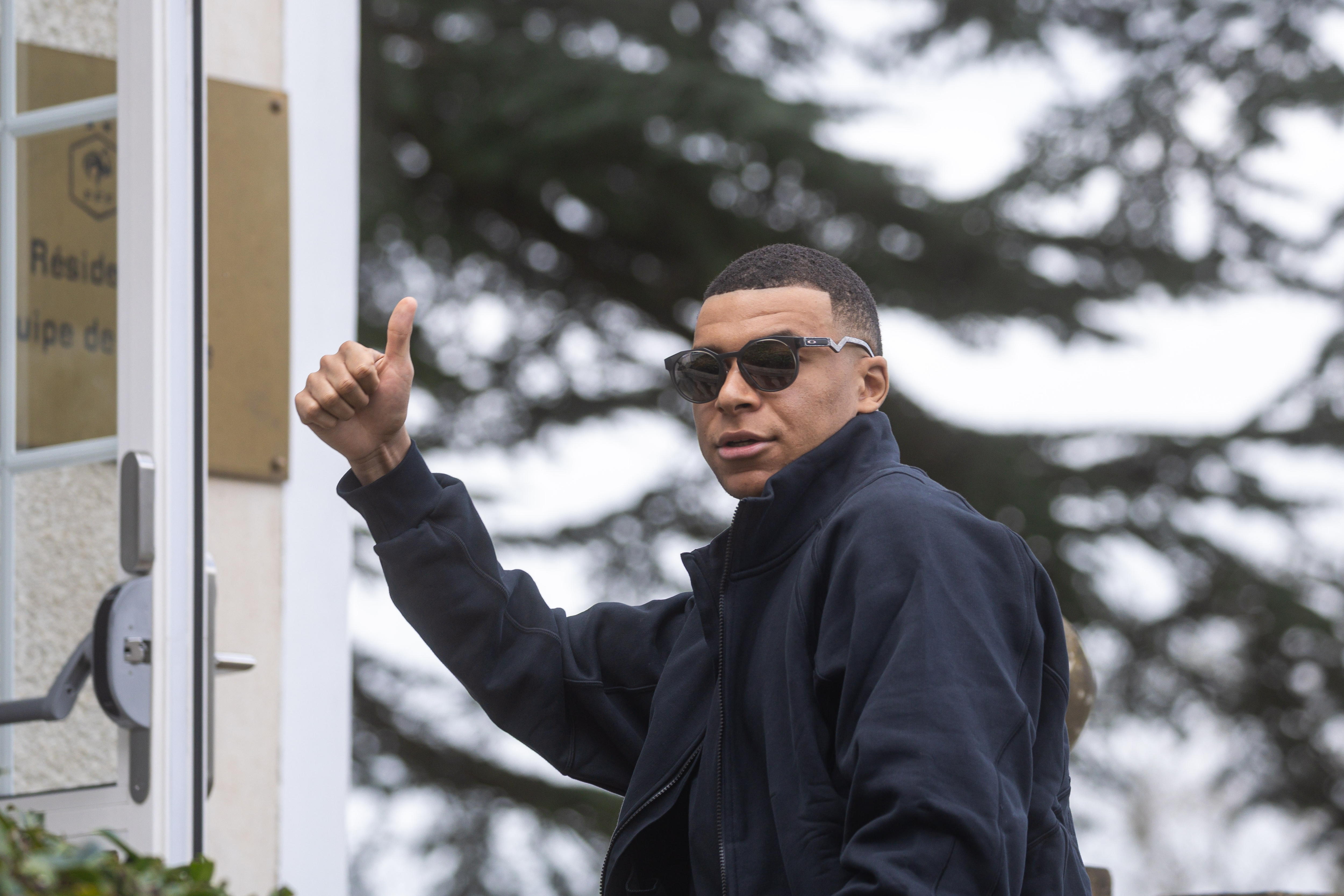 Clairefontaine (France), 18/03/2024.- French soccer player Kylian Mbappe arrives at the national team's training complex ahead a training session in Clairefontaine-en-Yvelines, south of Paris, France, 18 March 2024. France will face Germany for a friendly match on 23 March 2024. (Futbol, Amistoso, Francia, Alemania) EFE/EPA/CHRISTOPHE PETIT TESSON