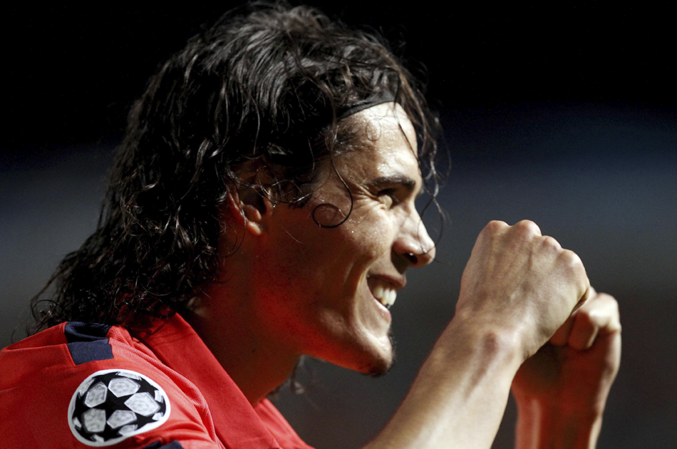 Edison Cavani dio la victoria a PSG en el último suspiro