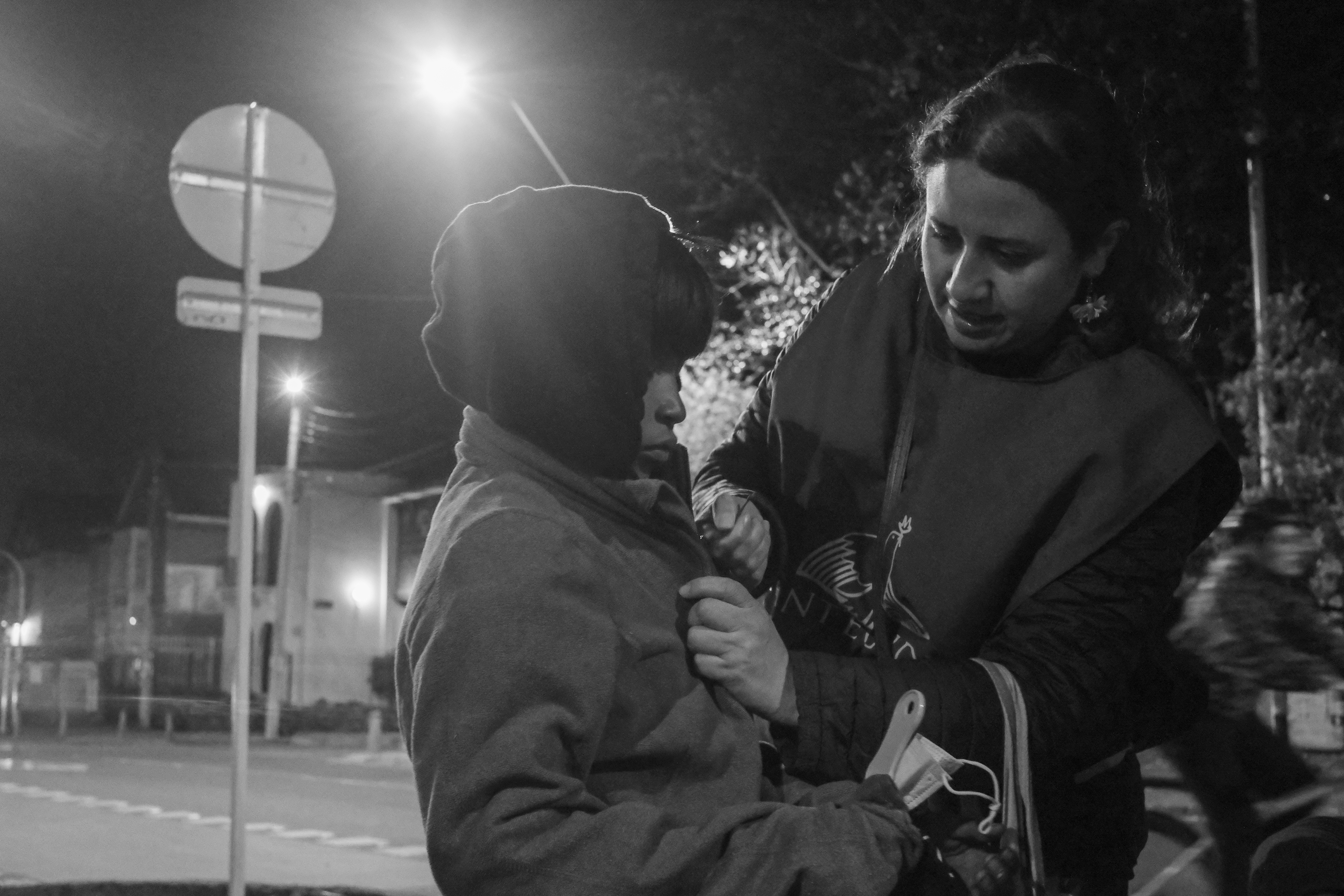 Stibaliz Venegas de la Comunidad de Sant_Egidio con uno de los niños de Solmaria.