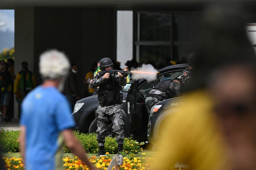 De acuerdo con el diario Folha, los manifestantes venían del Cuartel General del Ejército y llegaron a la Explanada.