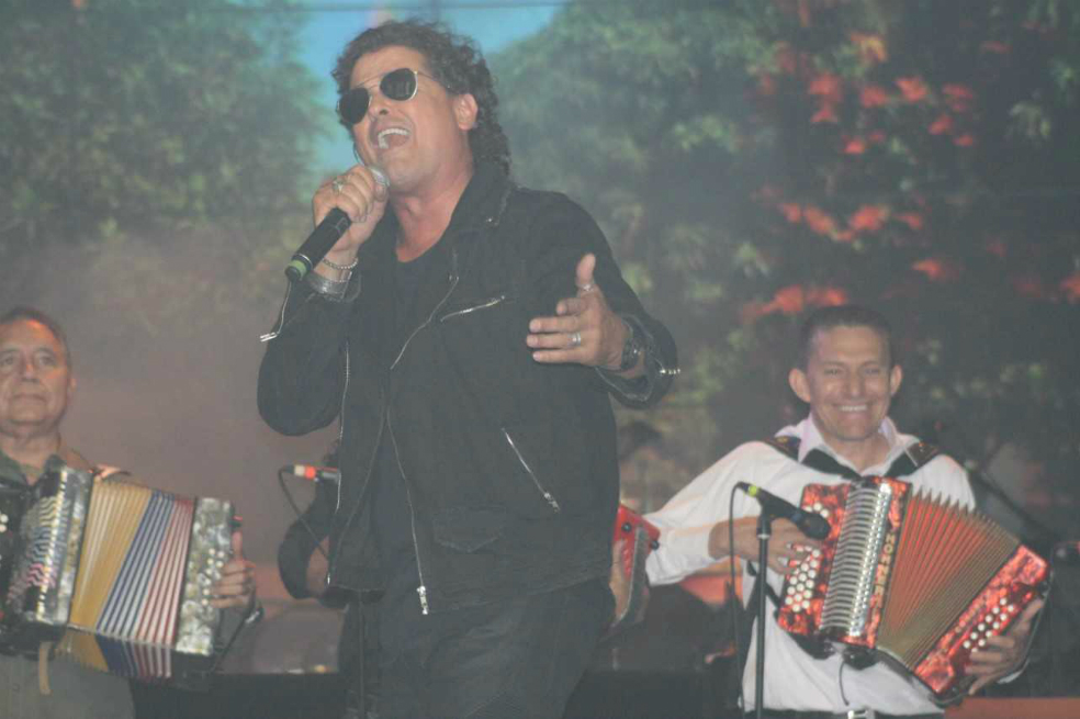 Carlos Vives, en escala de grises