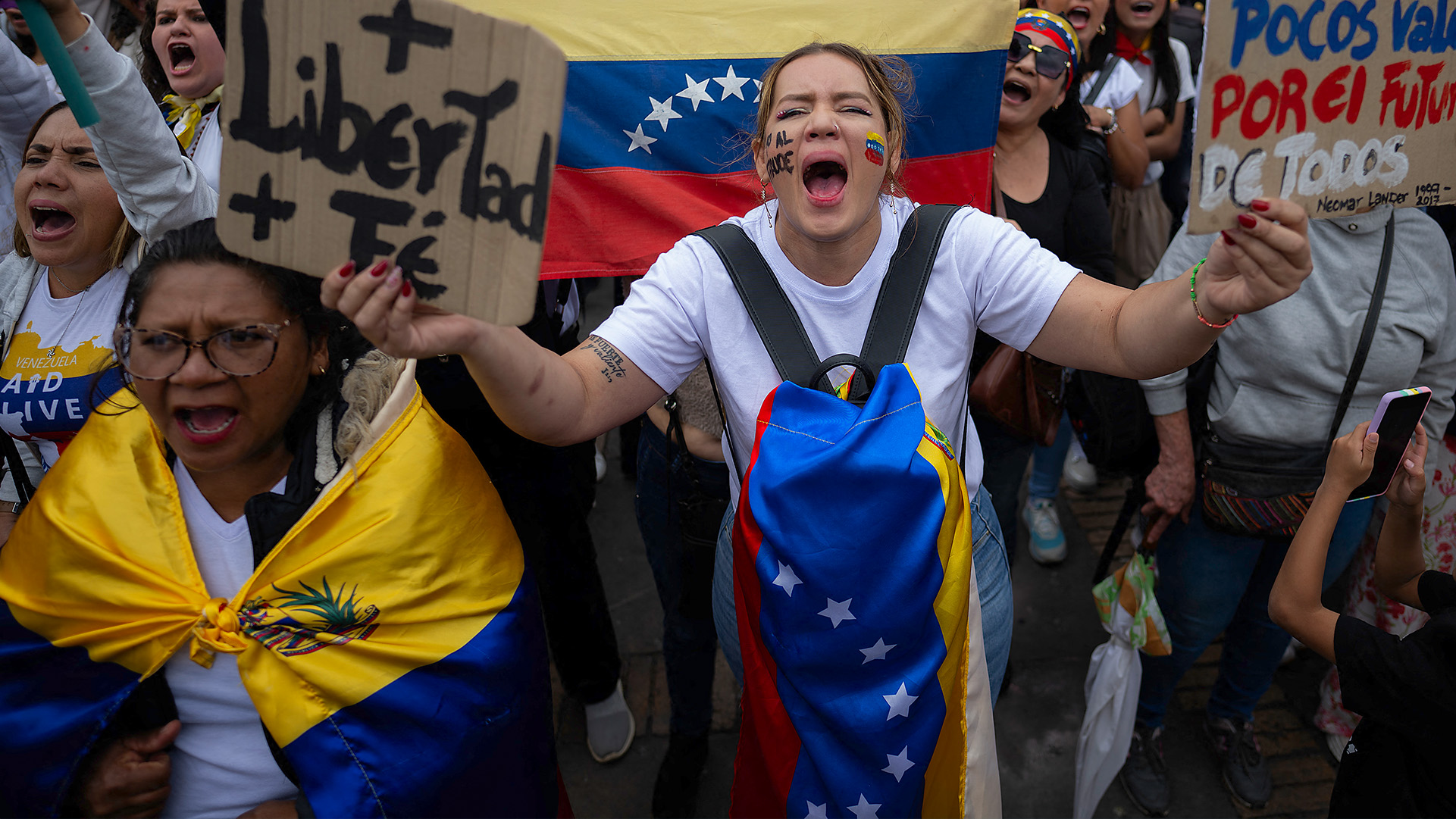 Venezolanos hacen plantón en la Plaza de Bolívar tras llamado de la oposición