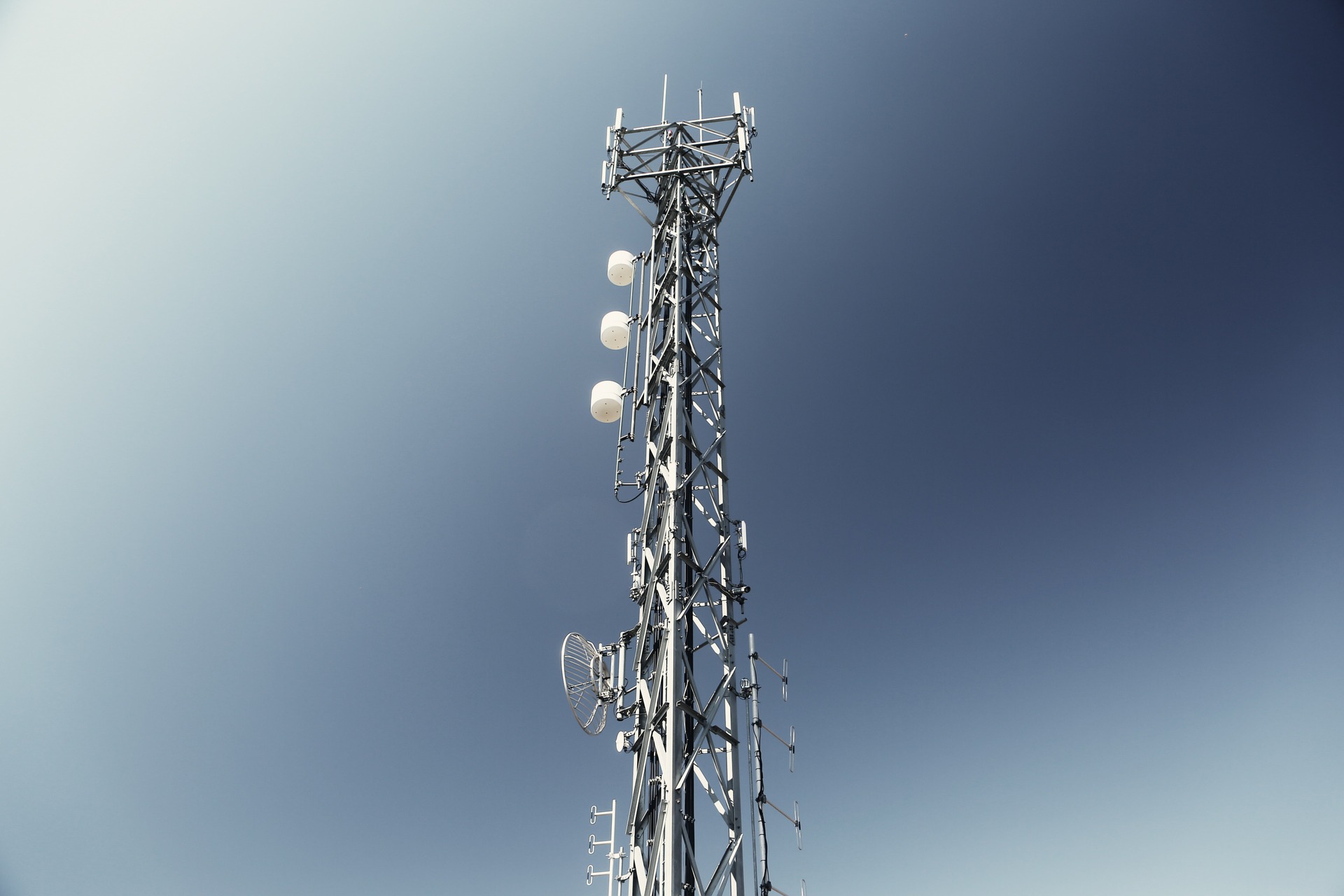 MinTIC abre consulta sobre ocho nuevos permisos para ocupar el espectro radioeléctrico