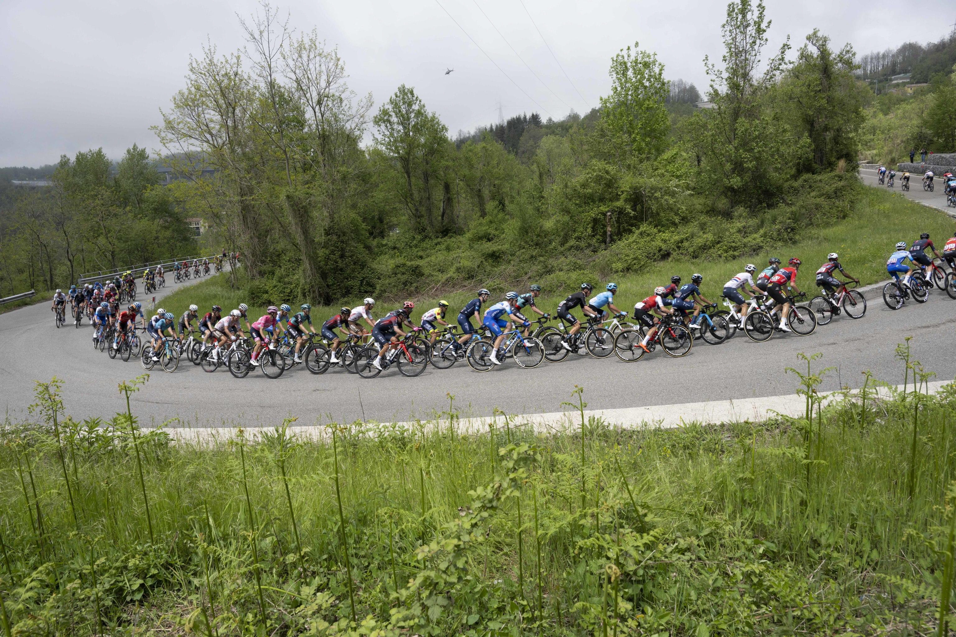 Potenza (Italy), 13/05/2022.- The peloton is on the way during the 7th stage of the 105th Giro d'Italia cycling tour over 196km from Diamante to Potenza, Italy, 13 May 2022. (Ciclismo, Italia) EFE/EPA/MAURIZIO BRAMBATTI
