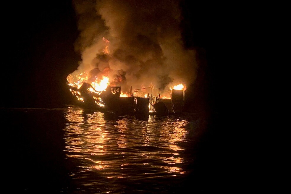 Recuperan 33 cuerpos del incendio de barco de buceo en California