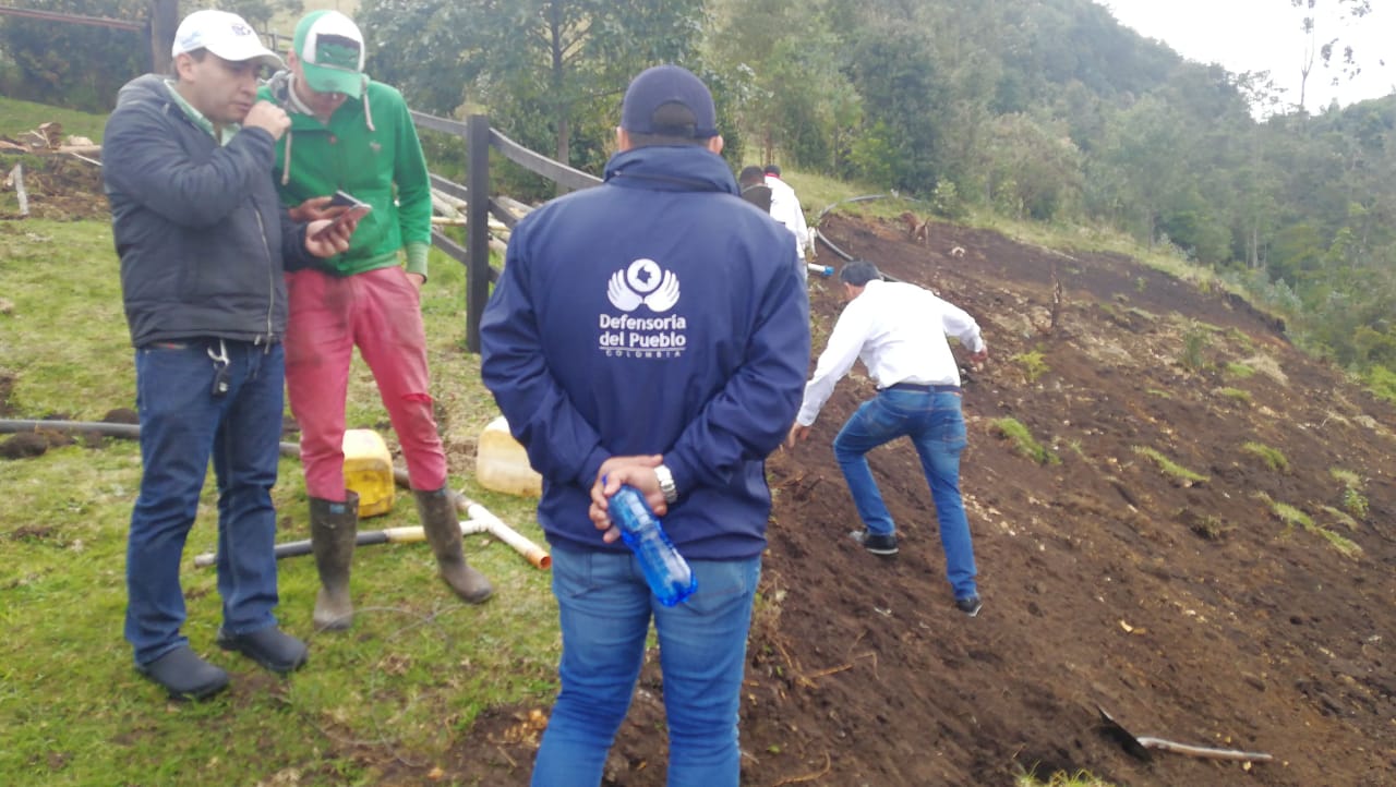 126 familias de zona rural de Subachoque están sin agua por causa de un derrumbe de tierra