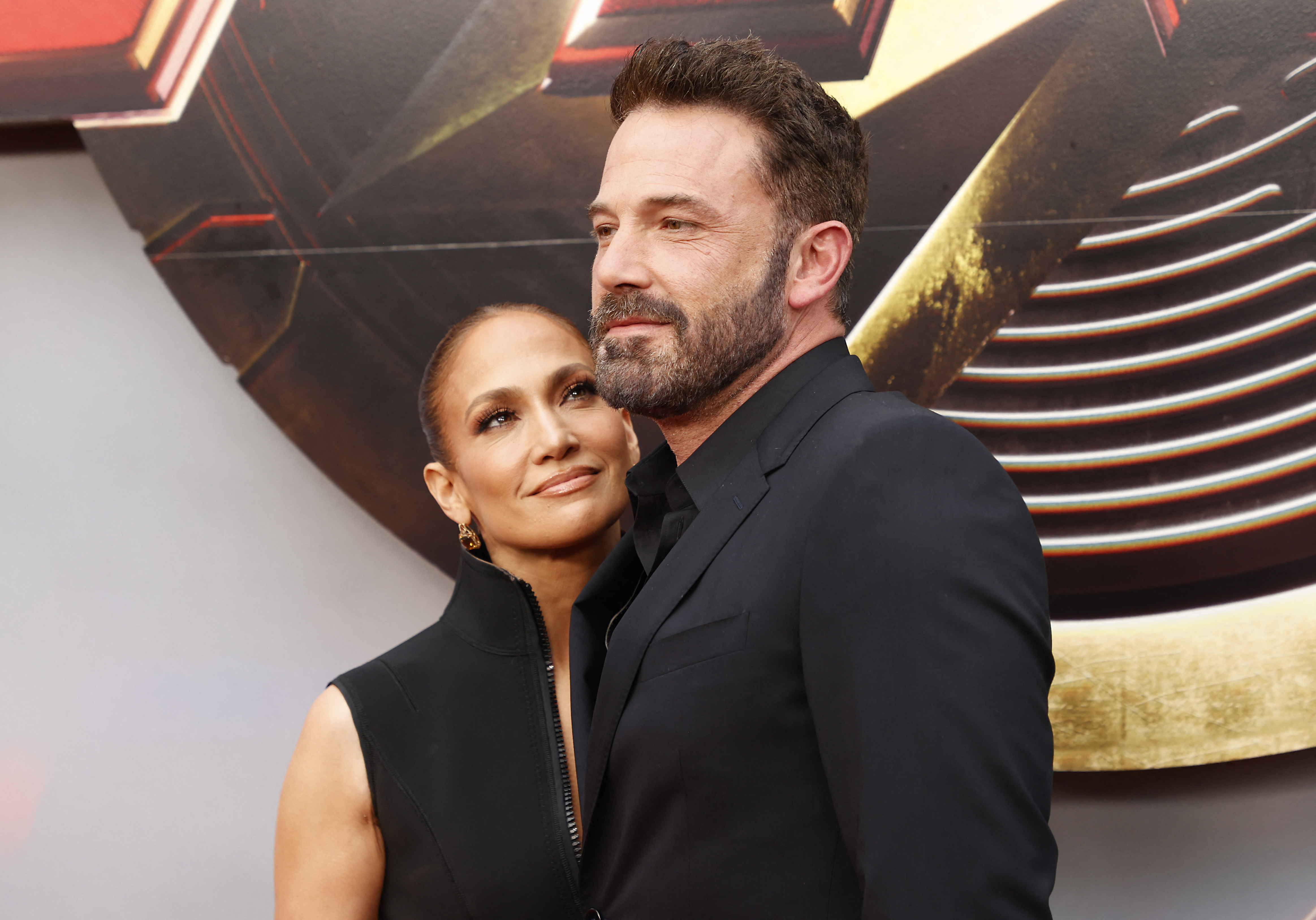 Jennifer López eliminó tatuaje alusivo a su ex Ben Affleck, pero sigue saliendo con él