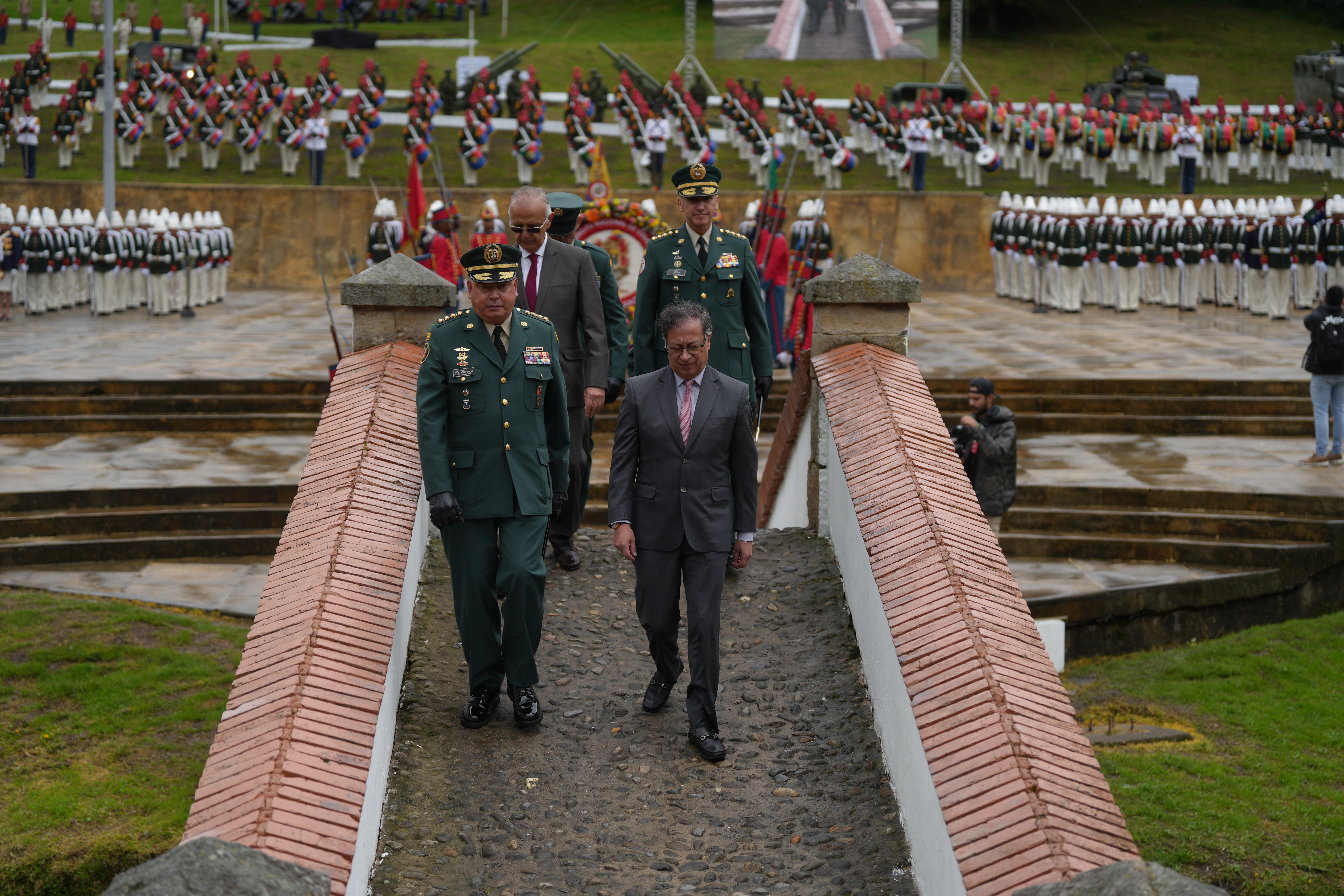 Todo lo que no se vio durante la ceremonia del primer año de Petro