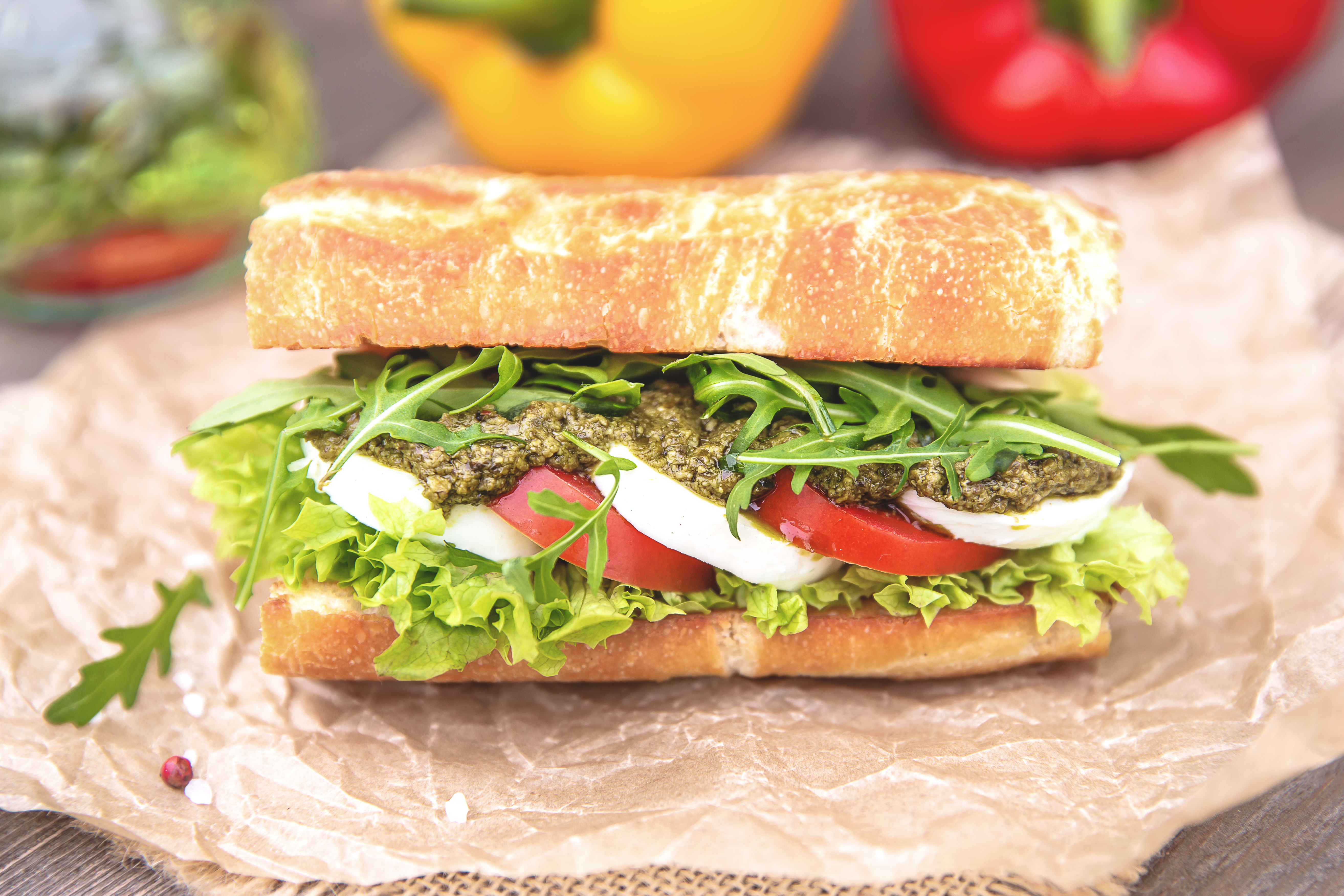 En 15 minutos prepara este sánduche caprese gourmet para el desayuno o el almuerzo