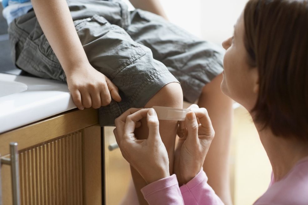 ¿Hijos inquietos? Guía para evitar caídas infantiles en las vacaciones de fin de año