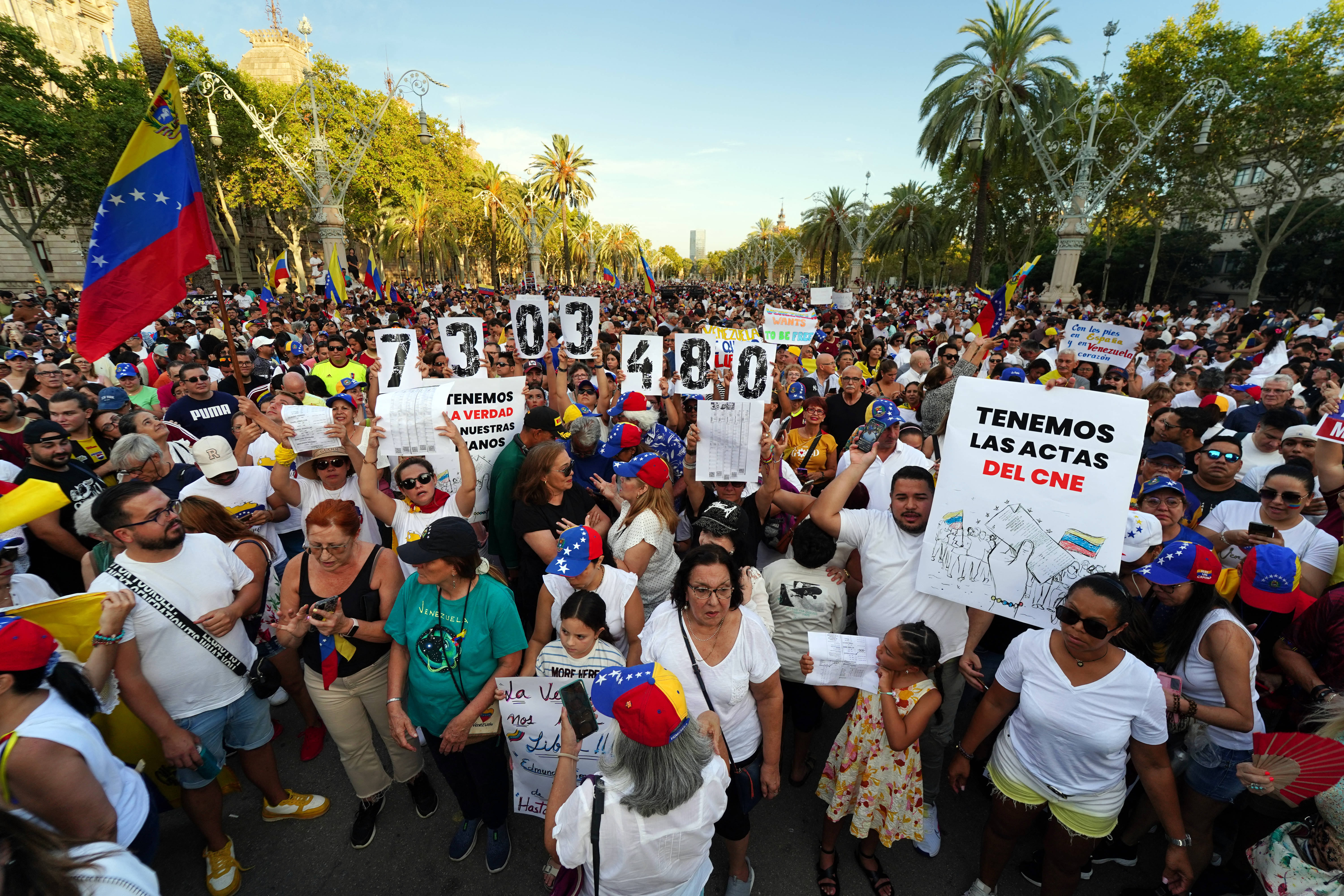 People demonstrate after a call for global protests against the results of the disputed election in Venezuela, on August 17, 2024 in Barcelona.