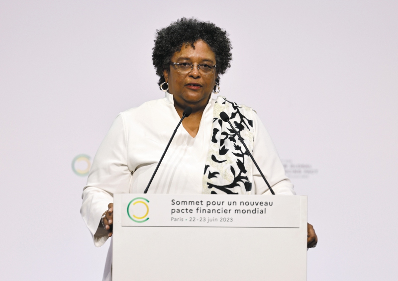 ¿Quién es Mia Mottley, la voz más escuchada en la cumbre financiera de París?