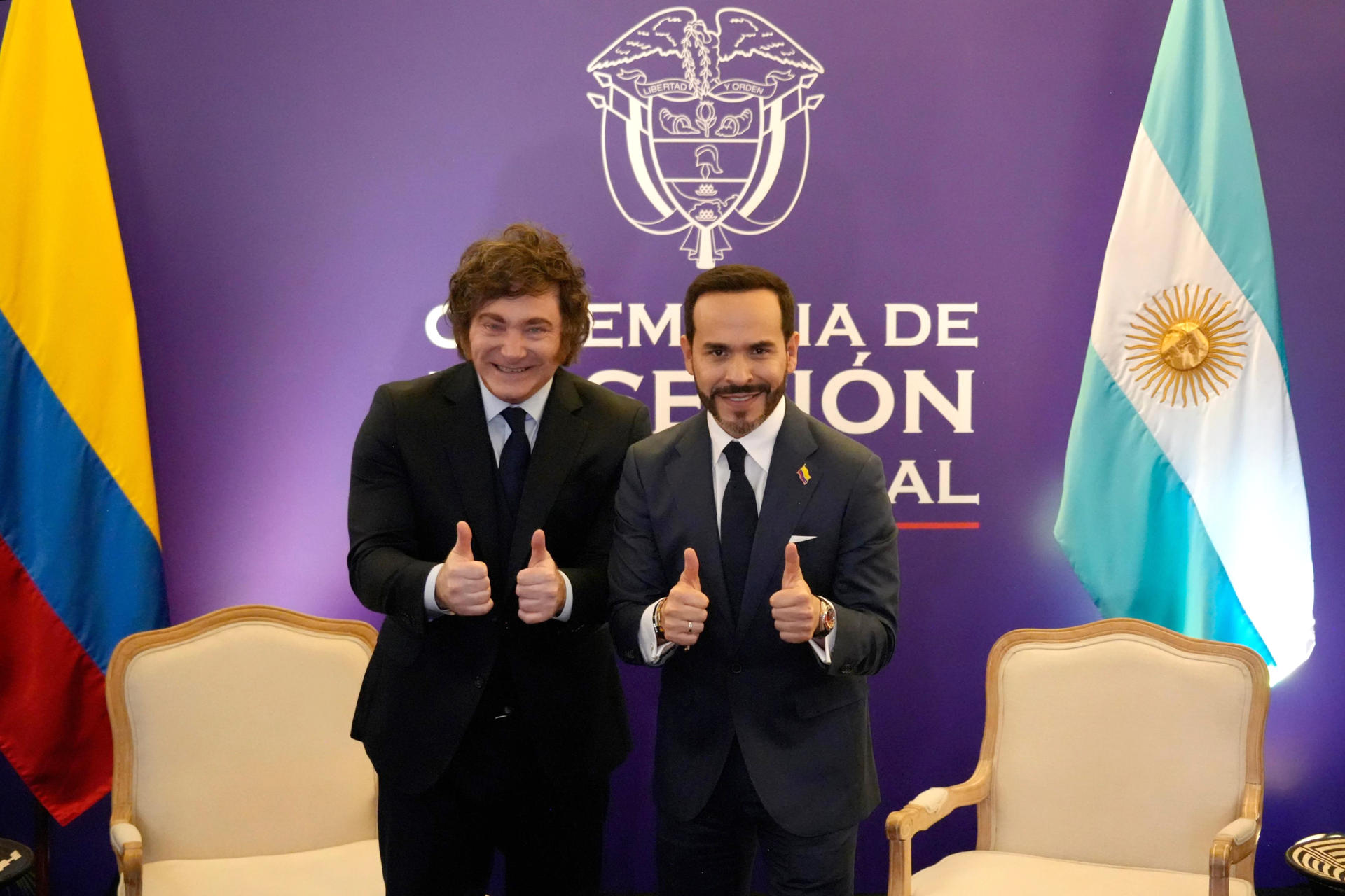 AME6840. CALI (COLOMBIA), 07/08/2026.- Fotografía publicada en la cuenta de X @OPRArgentina, de la Oficina del Presidente de Argentina, Javier Milei (i), en la que aparece junto al presidente electo de Colombia, Abelardo de la Espriella, durante una reunión bilateral este viernes en Cali (Colombia). EFE/ Oficina del Presidente Milei /@OPRArgentina/SOLO USO EDITORIAL NO VENTAS /SOLO DISPONIBLE PARA ILUSTRAR LA NOTICIA QUE ACOMPAÑA (CRÉDITO OBLIGATORIO)
