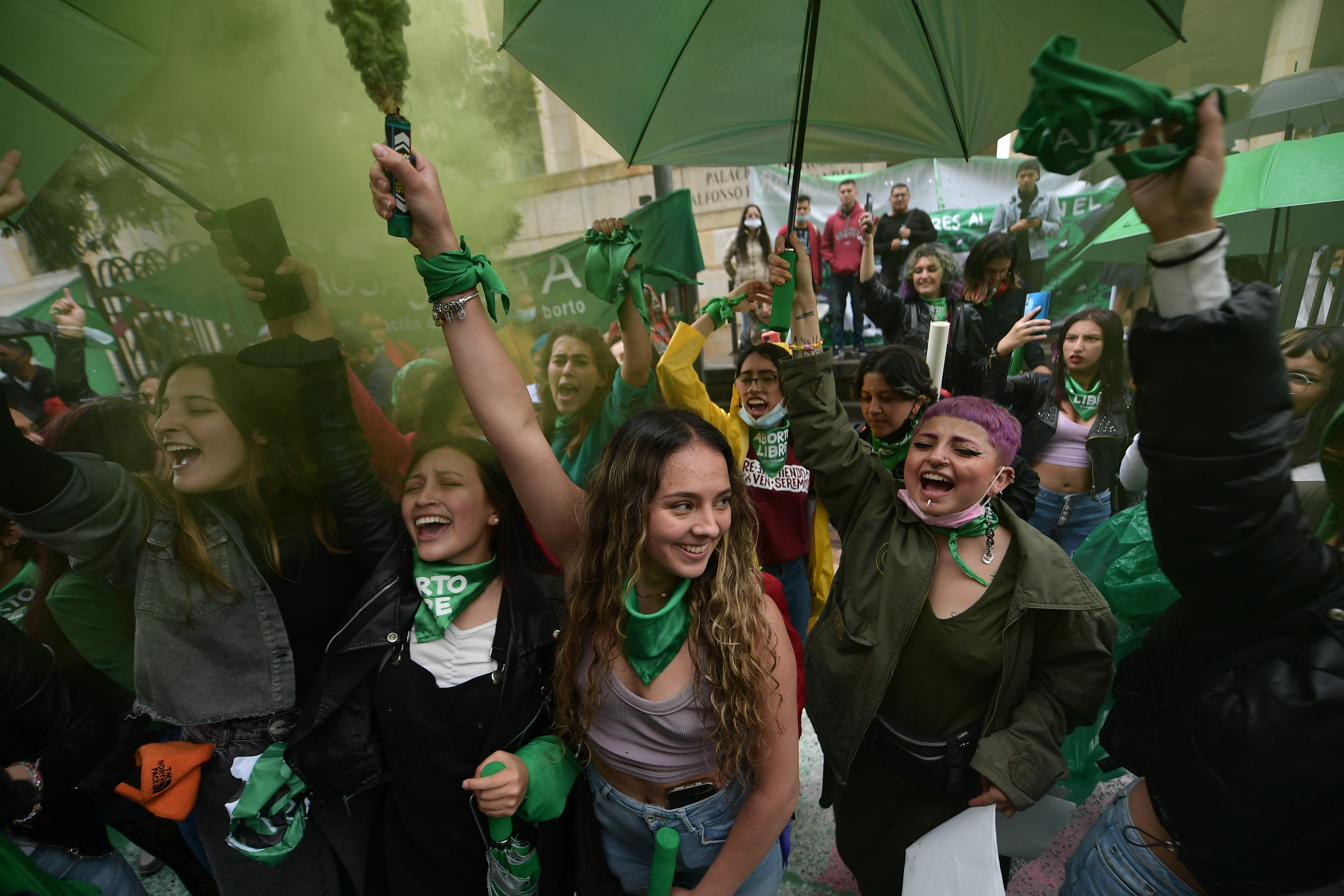 (INFOGRAFÍA) Encuesta señala que el 63% de los creyentes aprueba el aborto