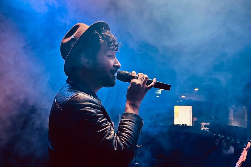 Artista colombiano perdió su voz por una infección. Un milagro lo regresó a la música