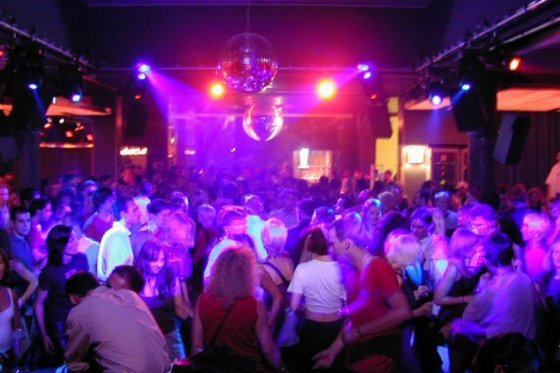 Rumba en Bogotá, ¿hasta las 3:00 o 5:00 de la madrugada?