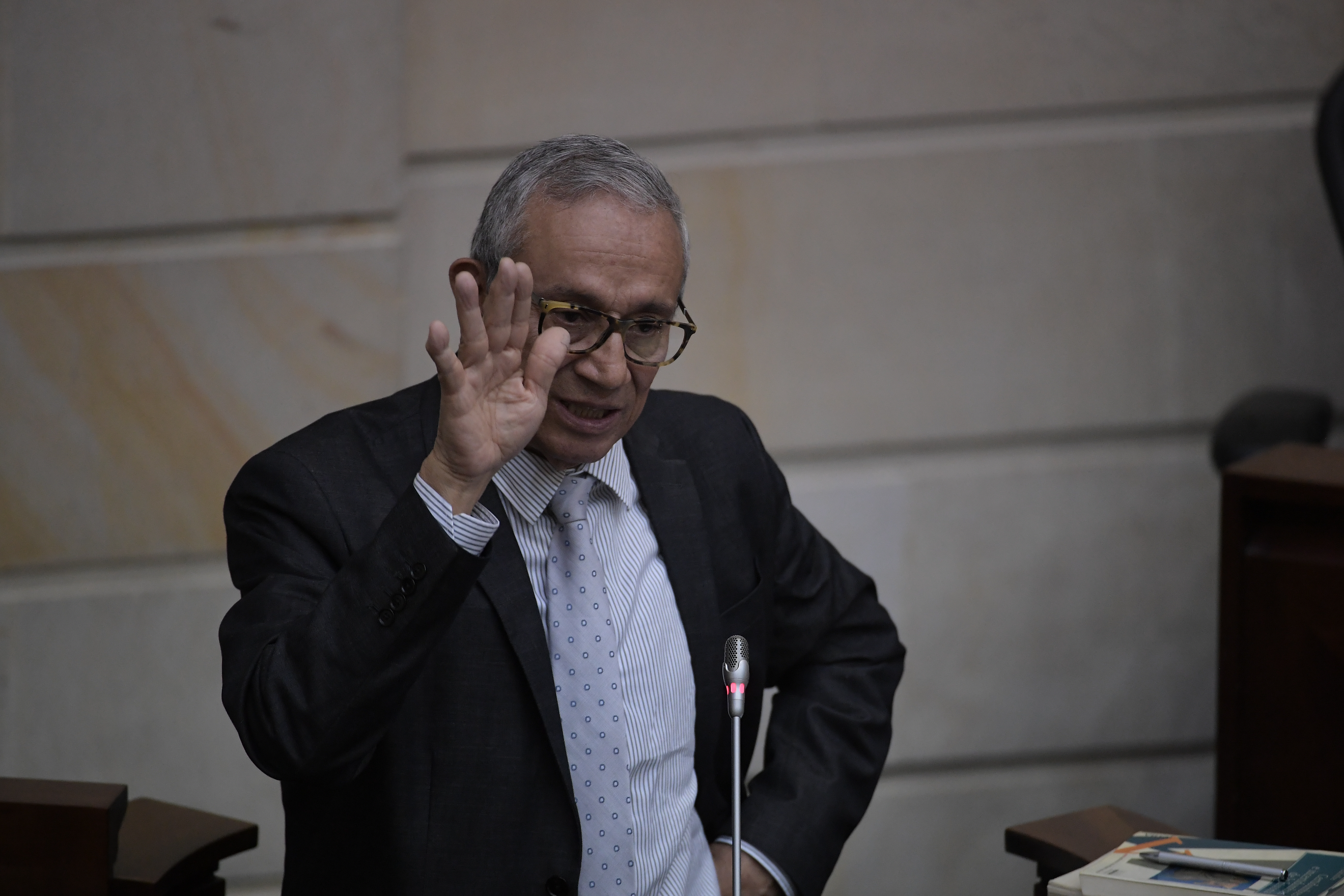 Las polémicas que dejó la gestión de Darío Acevedo como director del CNMH