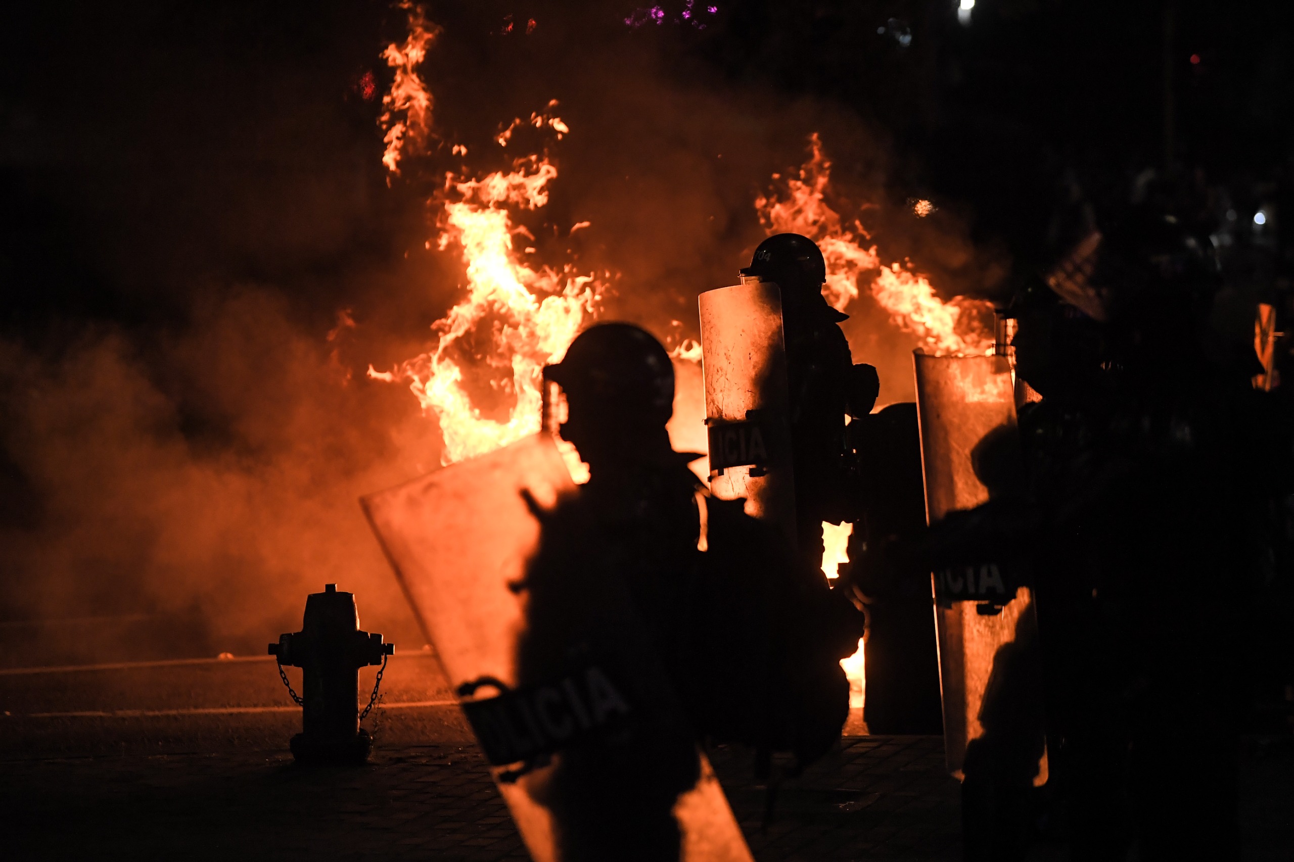 En fotos: con fuertes disturbios terminó primer día del paro nacional en Bogotá