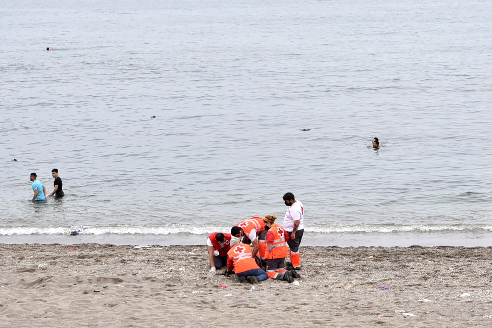 La historia de Luna: consoló a un migrante en Ceuta y tuvo que cerrar sus redes sociales