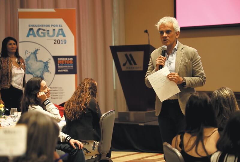 La séptima edición del Encuentro por el Agua en Medellín se realizó en el Hotel Marriot el 22 de mayo. El ministro de Ambiente, Ricardo Lozano, hizo presencia en el evento durante la mañana, anunciando las estrategias de su cartera. / Fredy Vargas