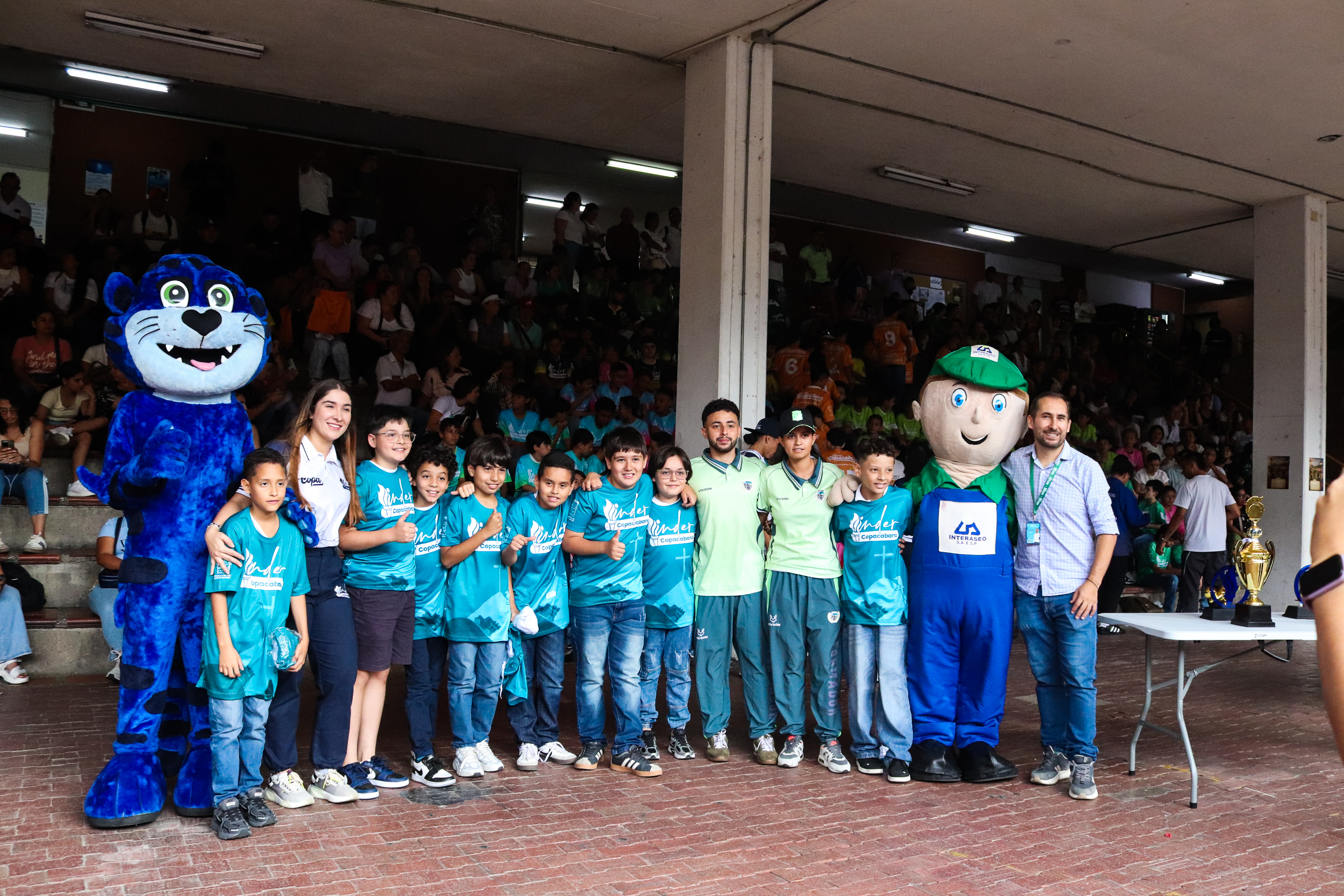 Camisetas entregadas para la competencia.