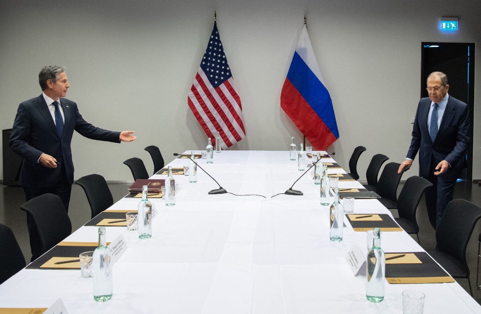 ¿Qué pasó en la primera tensa reunión entre los cancilleres de EE. UU. y Rusia?