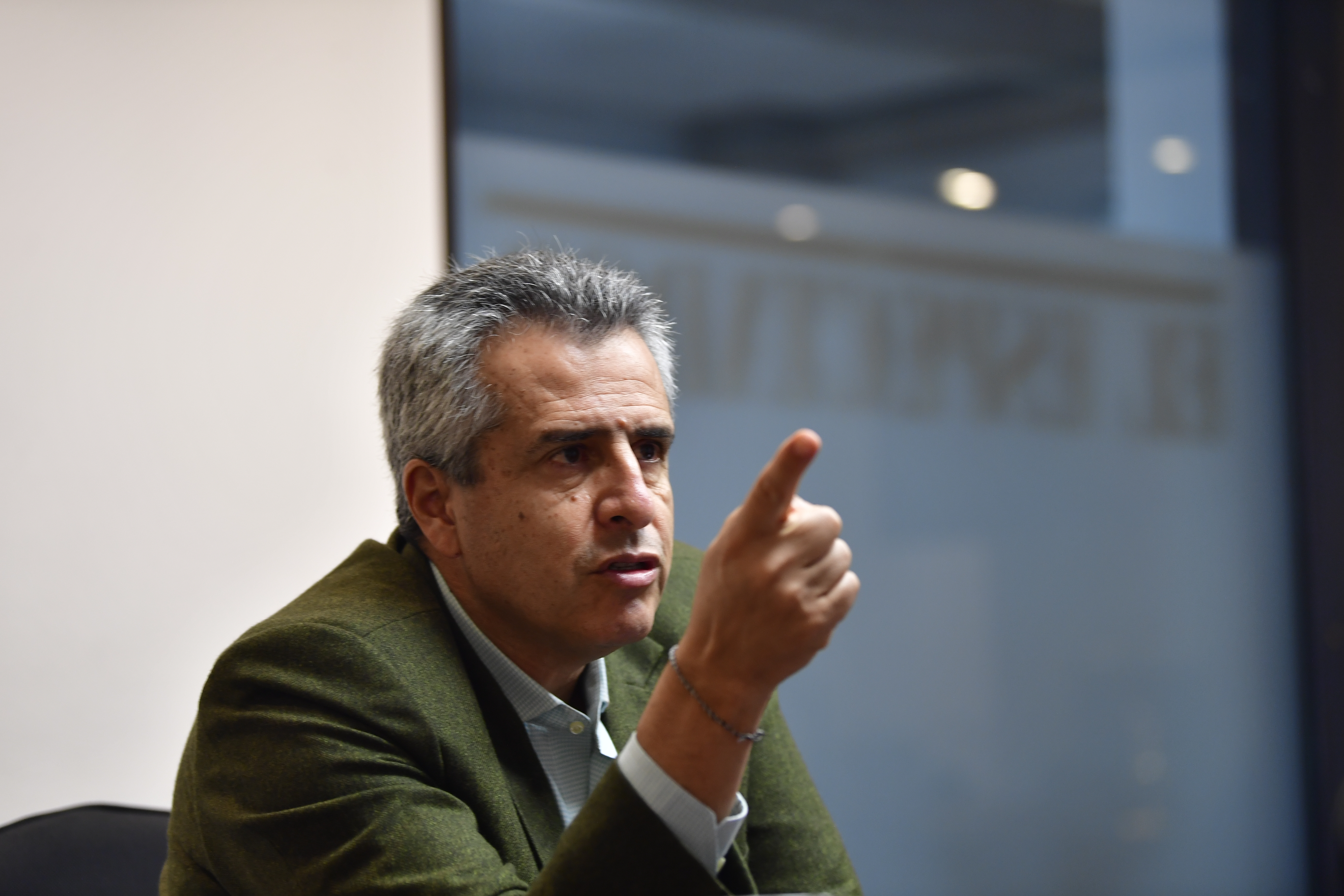 Ministro del Interior durante entrevista para El Espectador