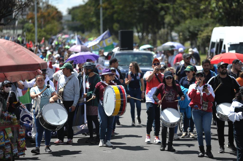 El otro punto de encuentro fue la sede de Servisalud, ubicada en Dorado Plaza. El objetivo, explicó el sindicato, era que ambas marchas llegaran hasta la Plaza Bolívar.