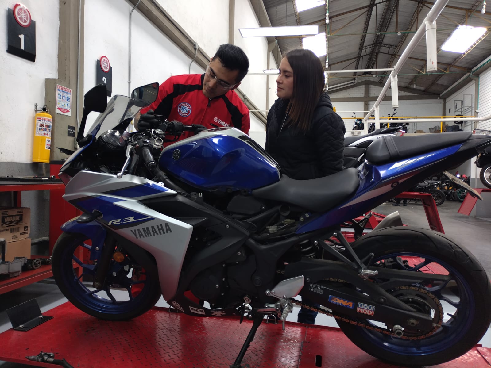 ¿Cómo se ensambla una motocicleta en Colombia?