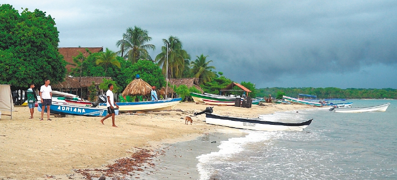 Las playas de Rincón del Mar quedan a veinte minutos de la Hacienda El Palmar, que fuera un centro de torturas y asesinato de los paramilitares. / Nicolás Díaz