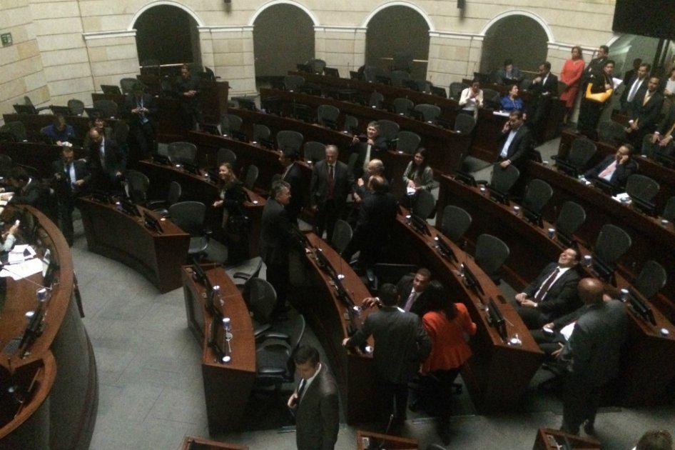 Apagón en el Congreso frustró debate de moción de censura contra Minhacienda
