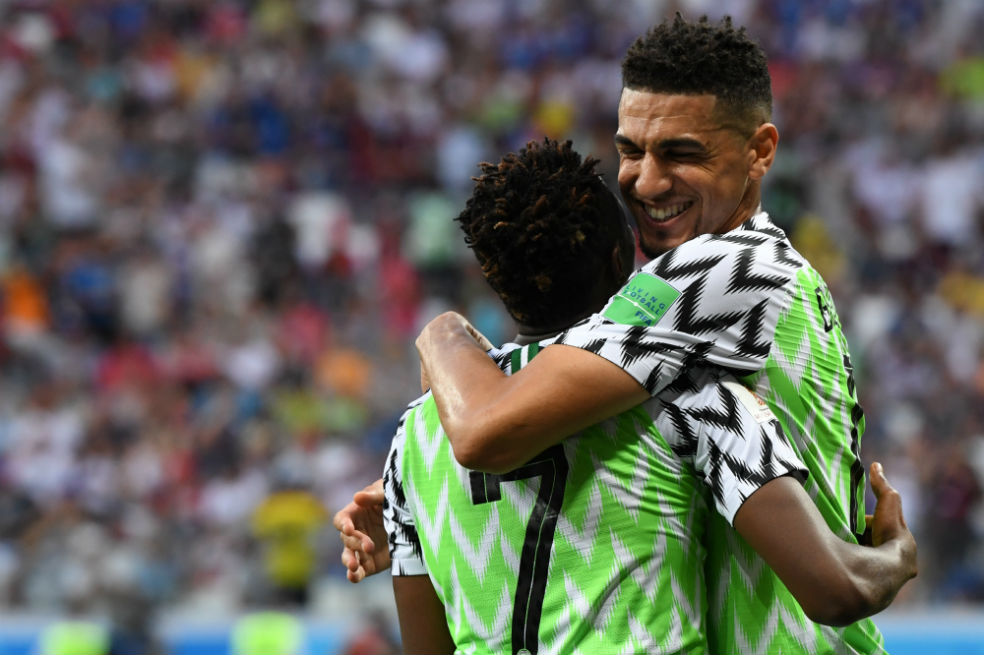 Nigeria le da la mano a Argentina: venció 2-0 a Islandia