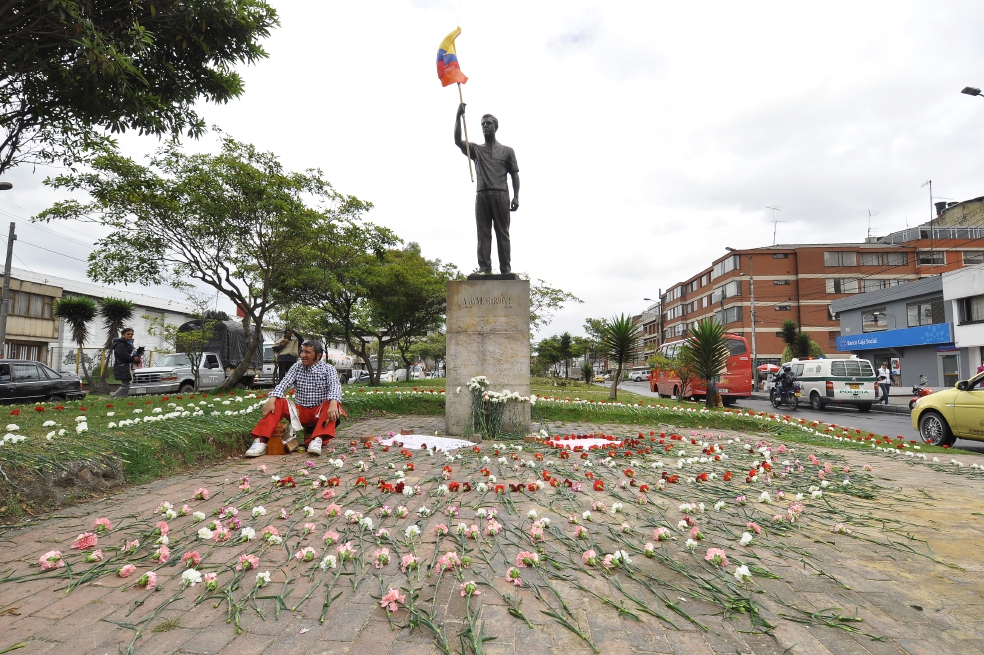 Monumento de Jaime Garzón ubicado cerca a Corferias en Bogotá.
