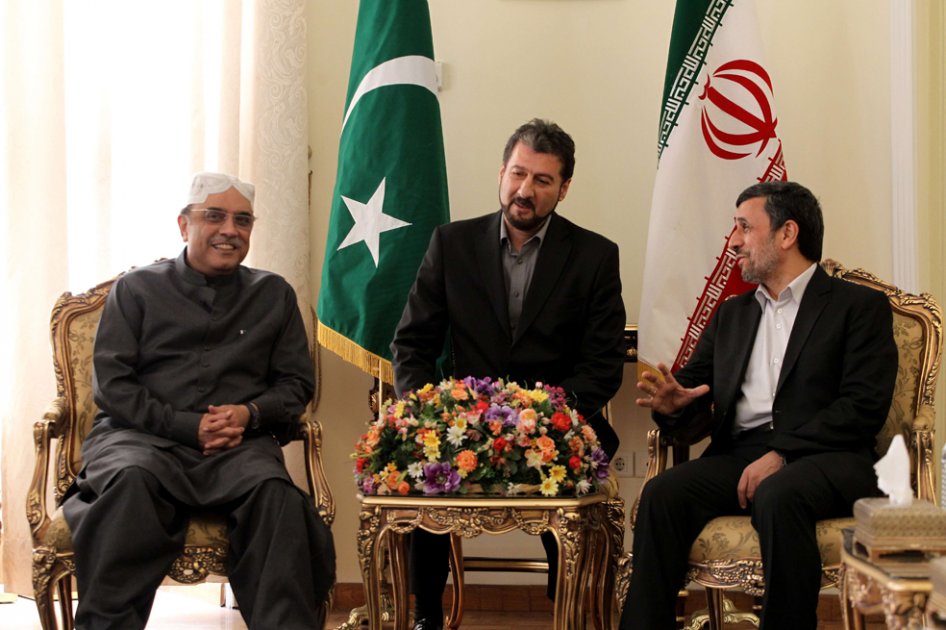 Presidente de Pakistán llega a Irán para concluir acuerdos económicos