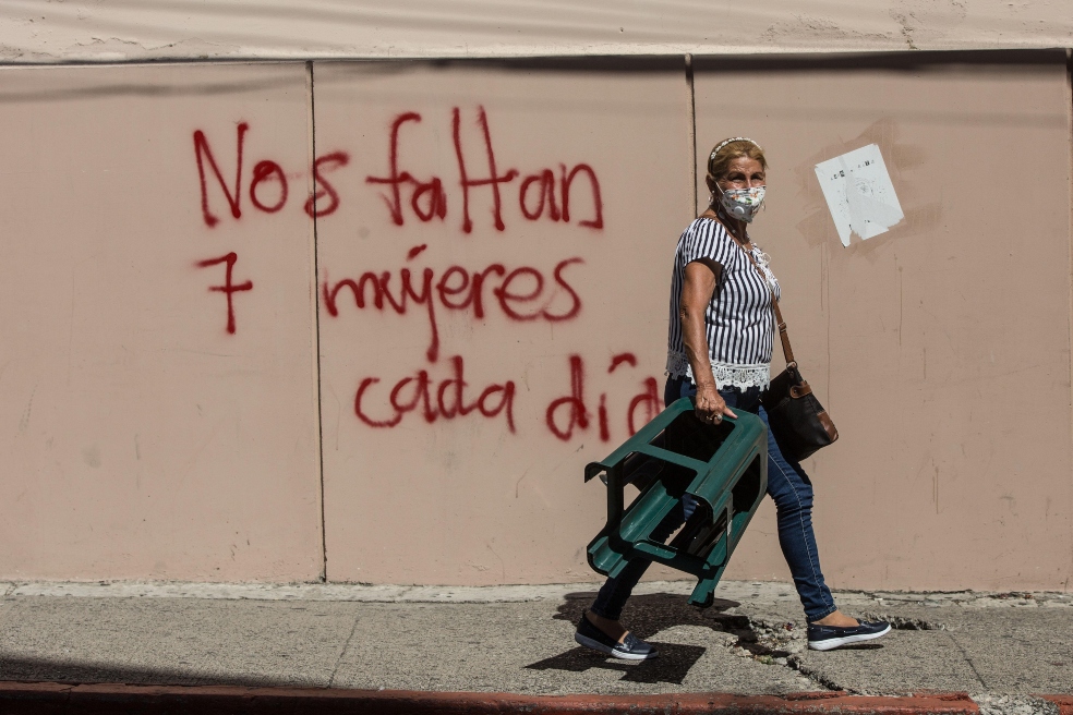 El peligro que corre una mujer cuando va a la tienda del barrio en Guatemala