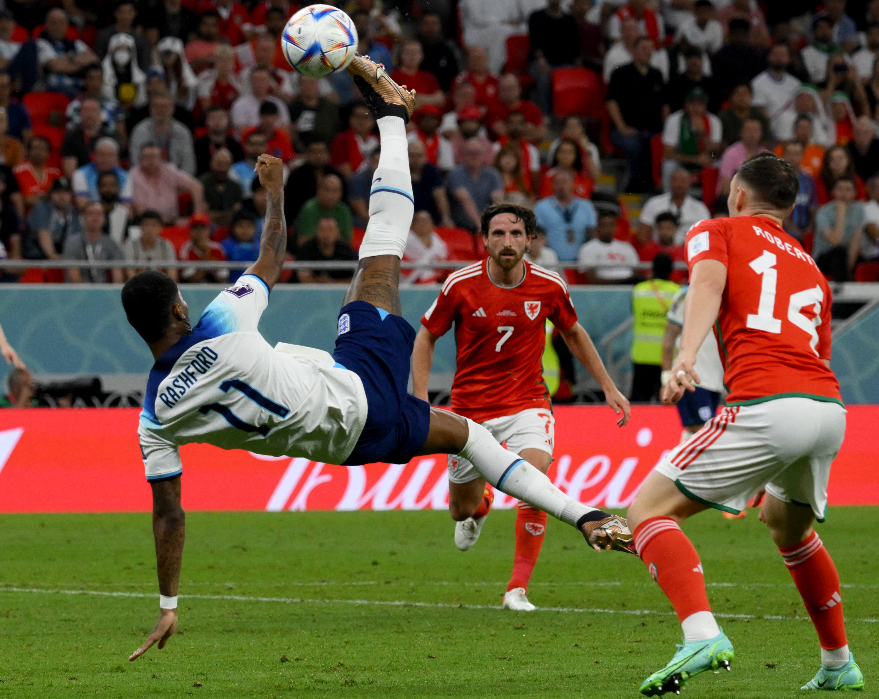 Con Rashford a la cabeza Inglaterra derrota a Gales y sale líder del grupo B