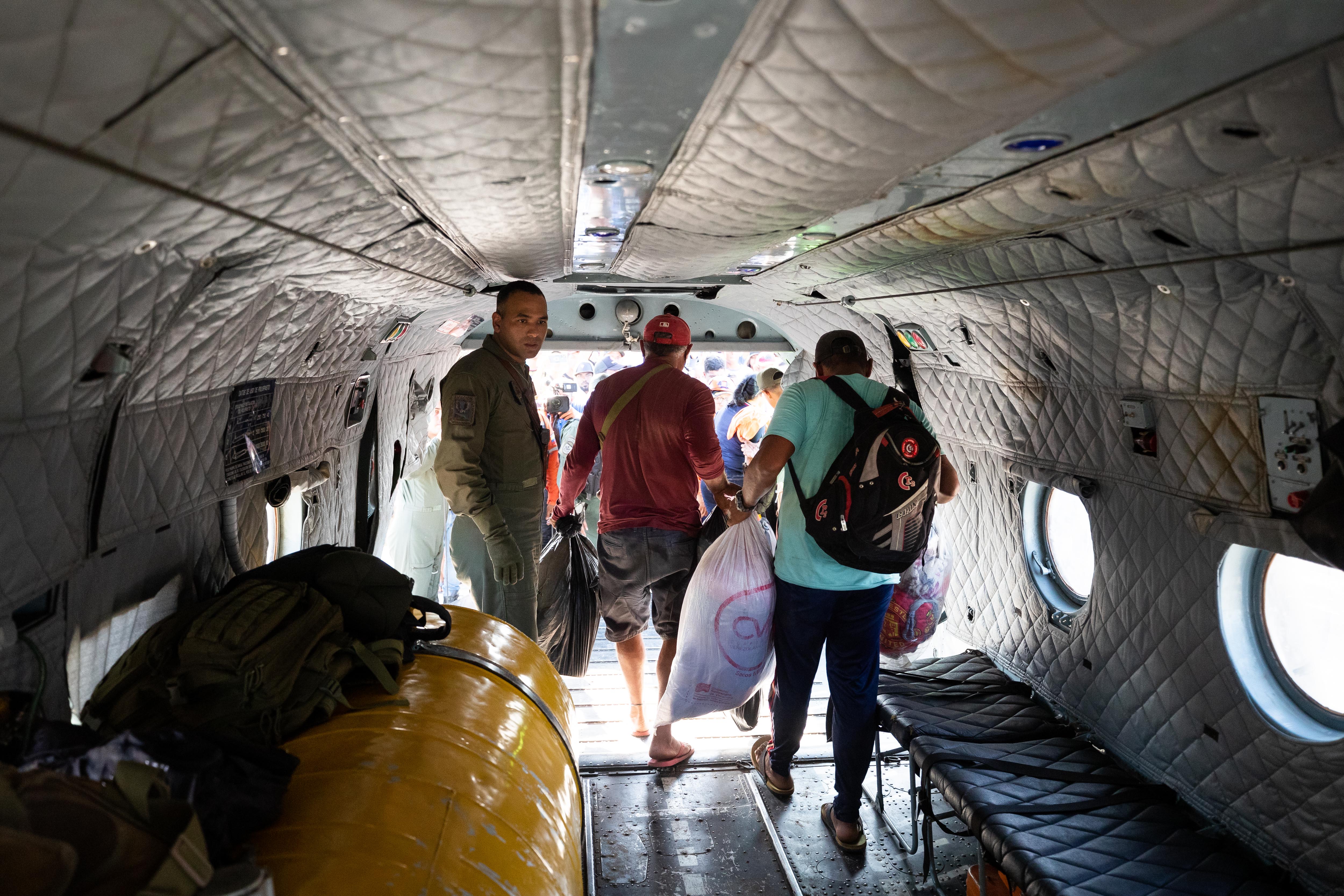 Venezuela: militares evacuaron a 384 personas de la mina ilegal colapsada