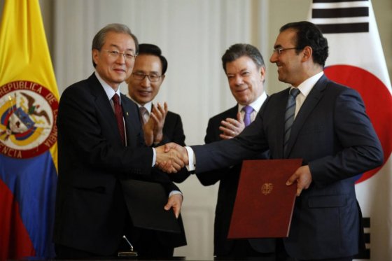 Colombia y Corea del Sur firmaron el TLC