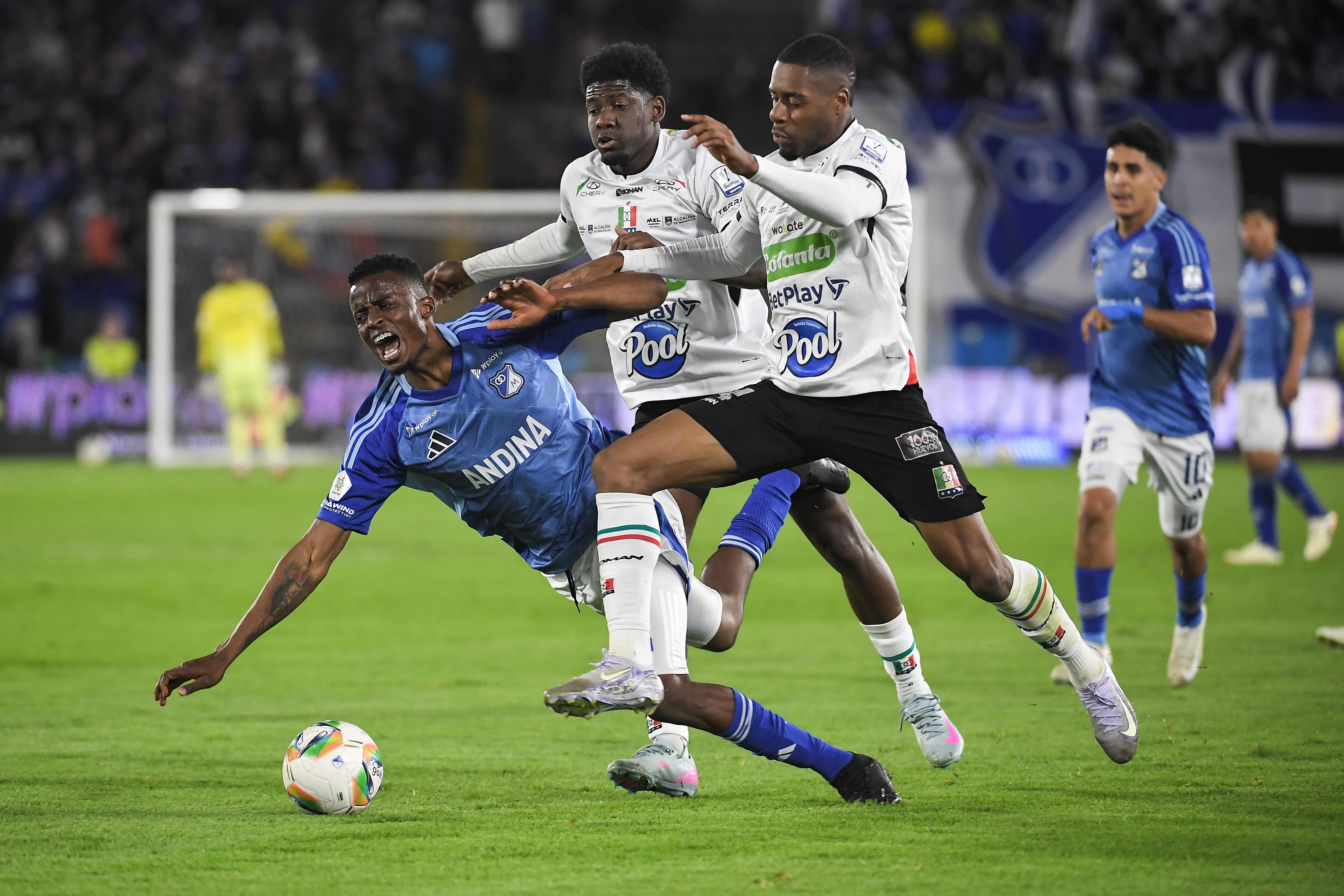 Jader Valencia de Millonarios contra Once Caldas.