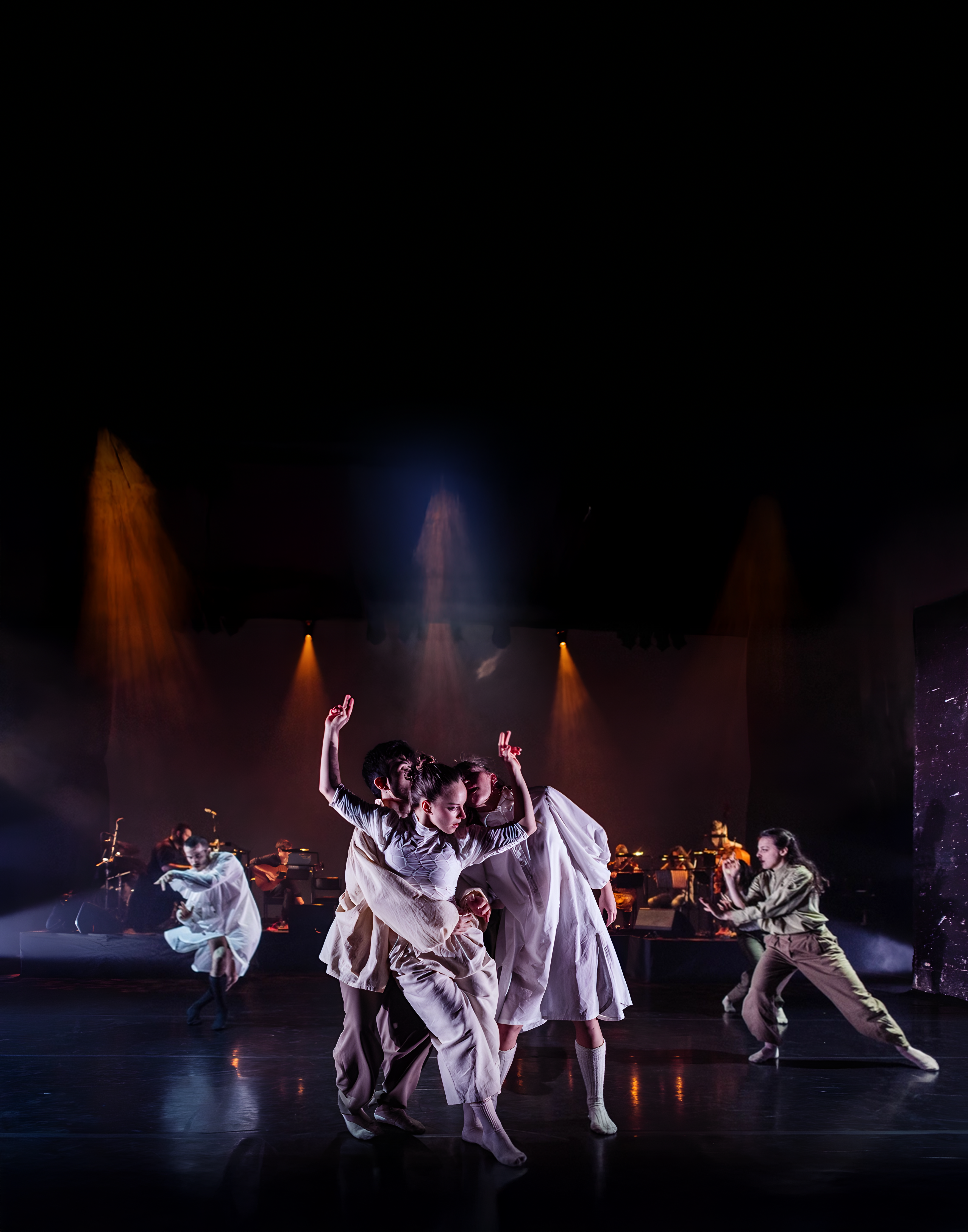 The Flock y Moving Cloud llegan al Teatro Mayor con la fuerza de la danza contemporánea y el sonido celta en vivo.