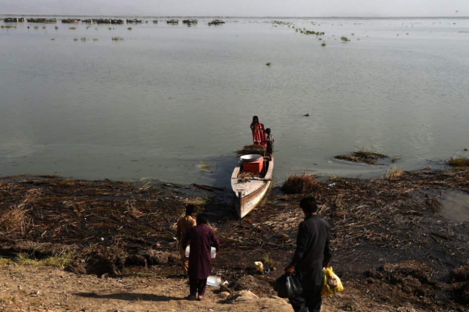 El lago más grande de Pakistán muere envenenado