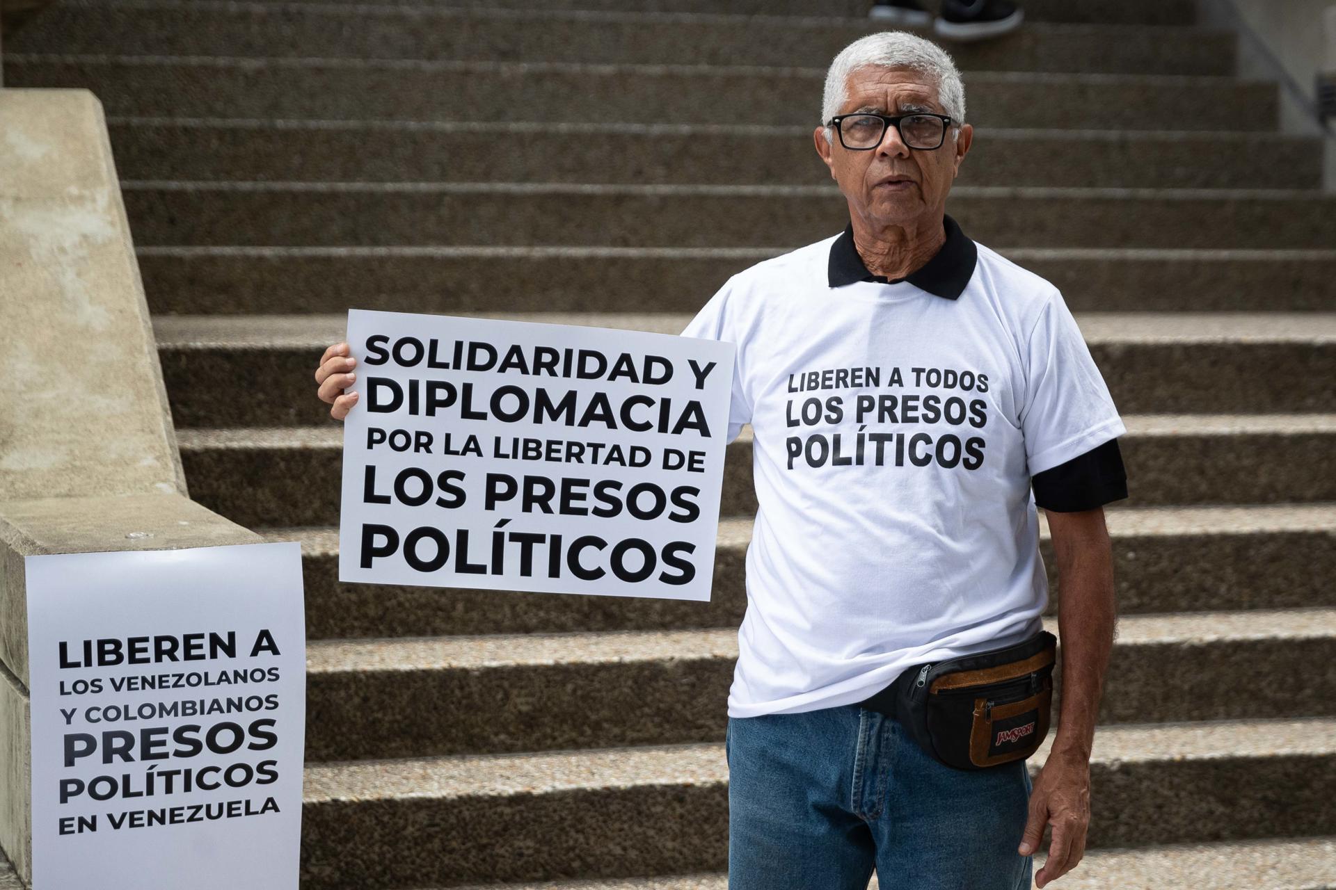 Condenan a 10 años de cárcel a una joven por un estado de WhatsApp en Venezuela