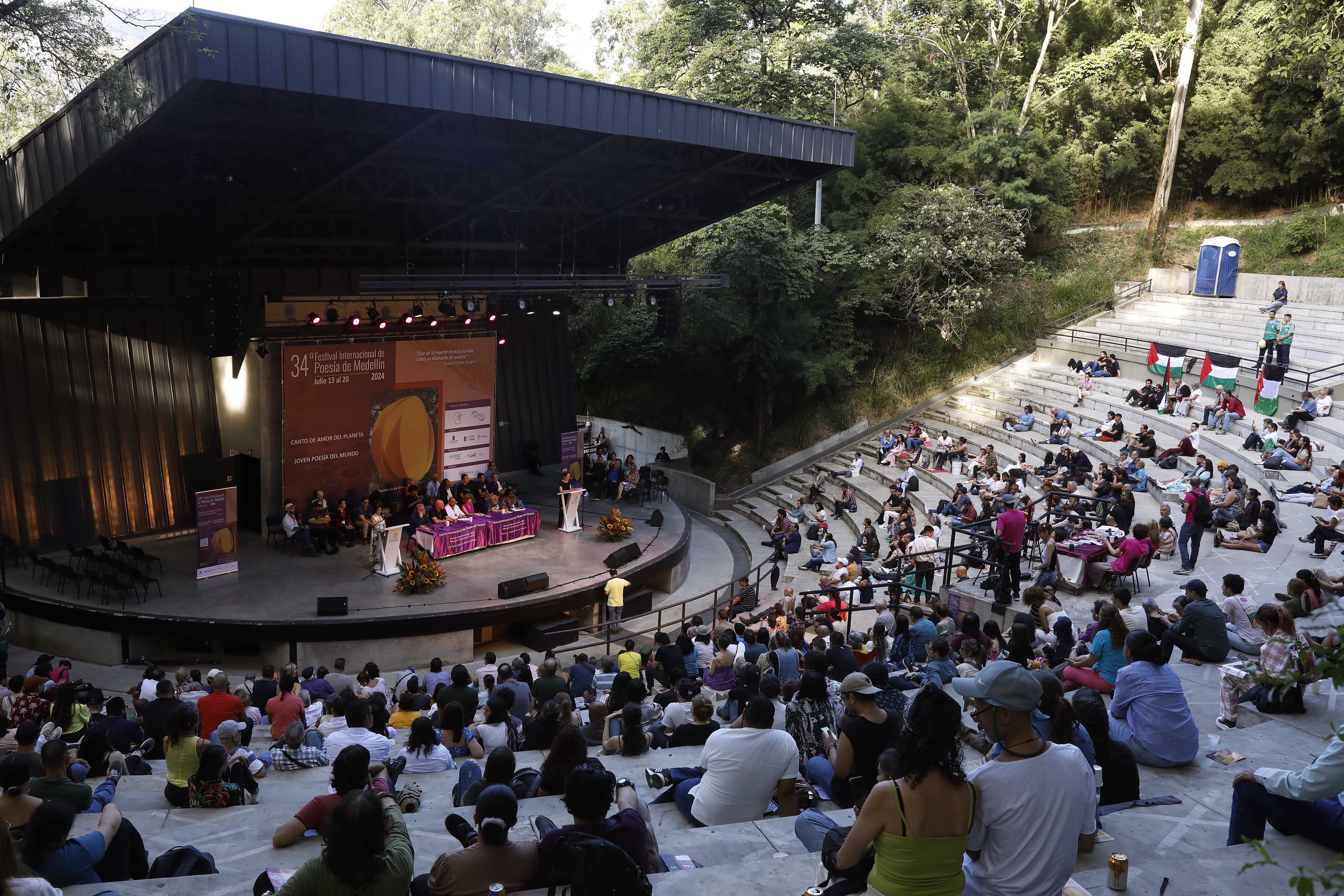 Medellín vive su Festival de Poesía 2025: del hierro a la palabra