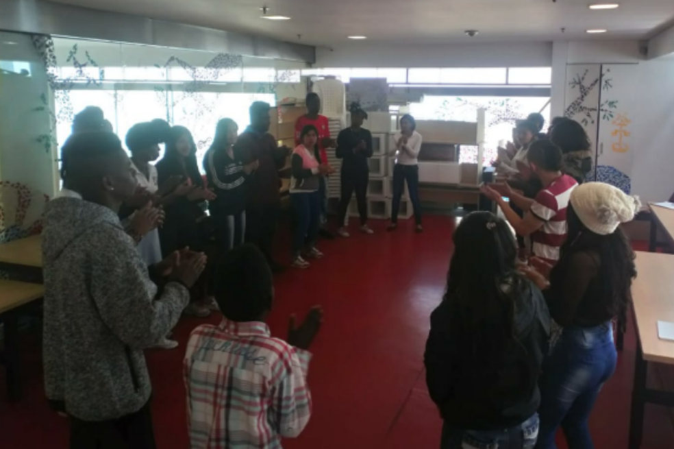 El Museo del Oro conmemora el Día de la Raza con un mural participativo