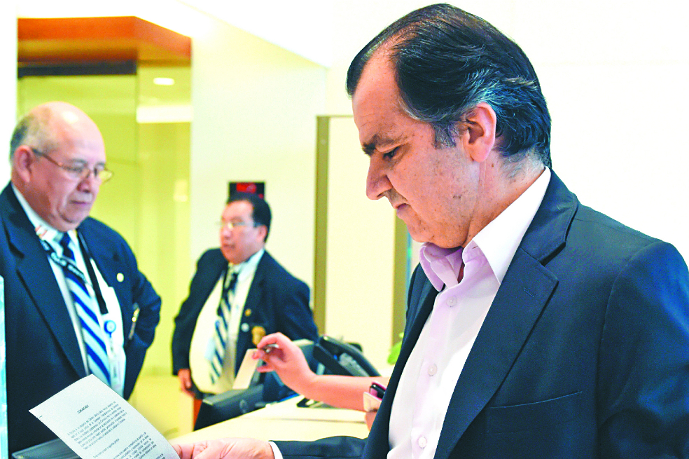 Las faltas de Óscar Iván Zuluaga