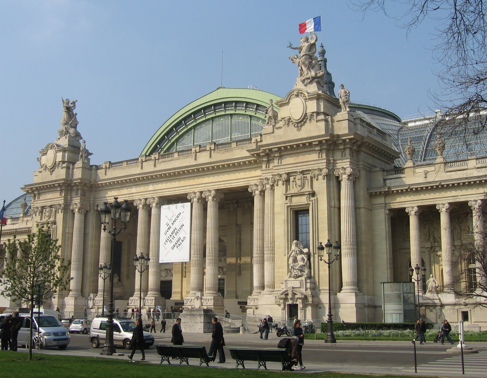 Escritores franceses denuncian uso de términos ingleses en Salón del Libro de París