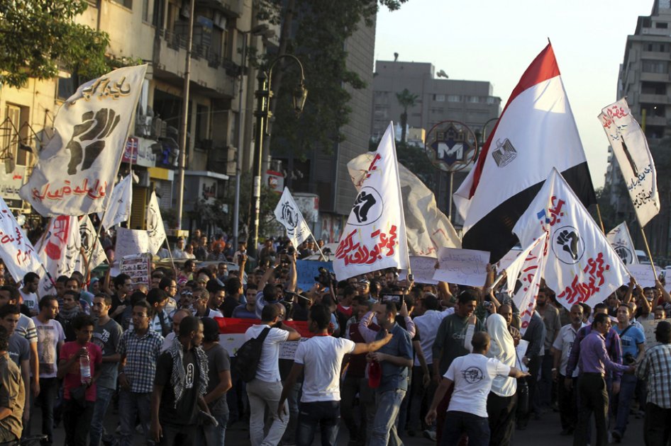 Decena heridos en choques entre islamistas y liberales en Tahrir